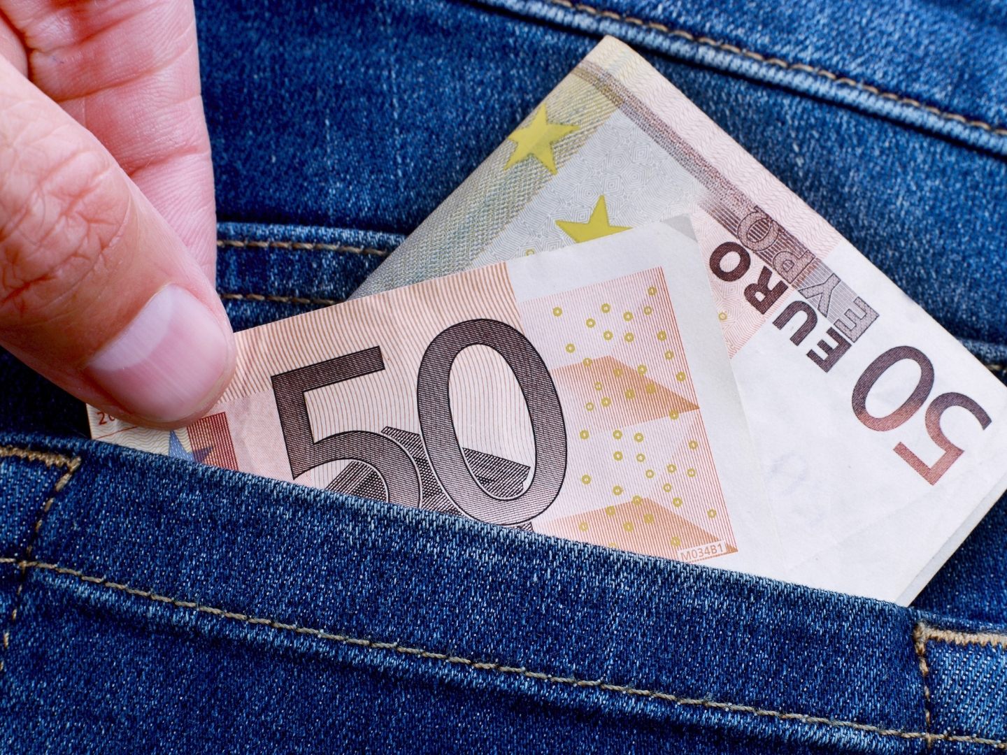 Dem 76-Jährigen wurde Geld entwendet.