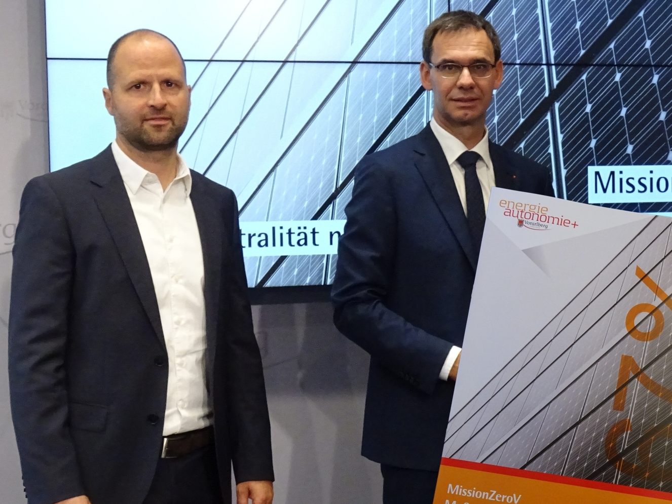Im Dezember 2018 haben die im Vorarlberger Landtag vertretenen Fraktionen einstimmig beschlossen, im Zuge der MissionZeroV die Vorarlberger Landesverwaltung – als erste in Österreich – klimaneutral zu organisieren.