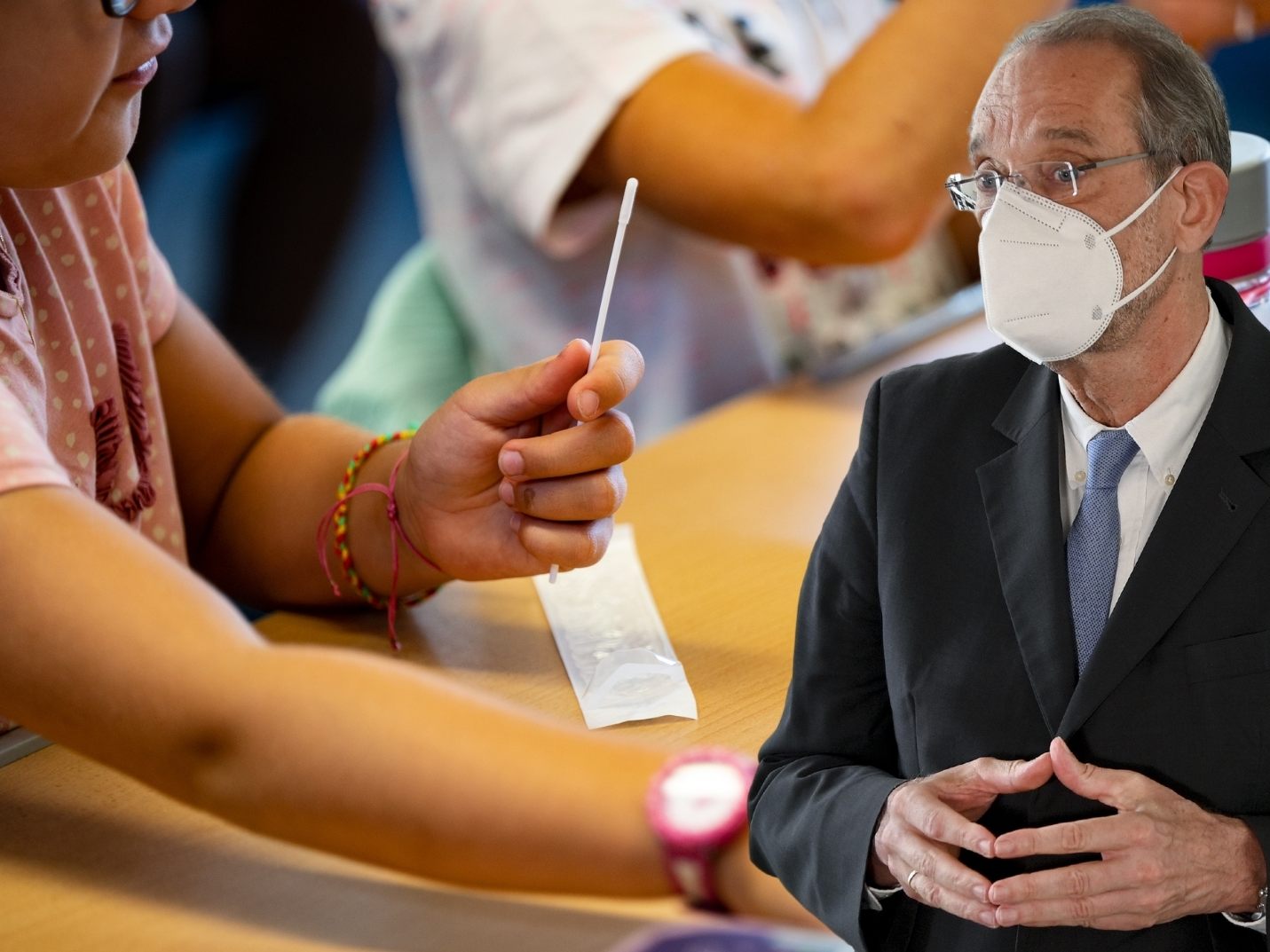 Die Tests an Schulen gehen laut Faßmann vorerst weiter.