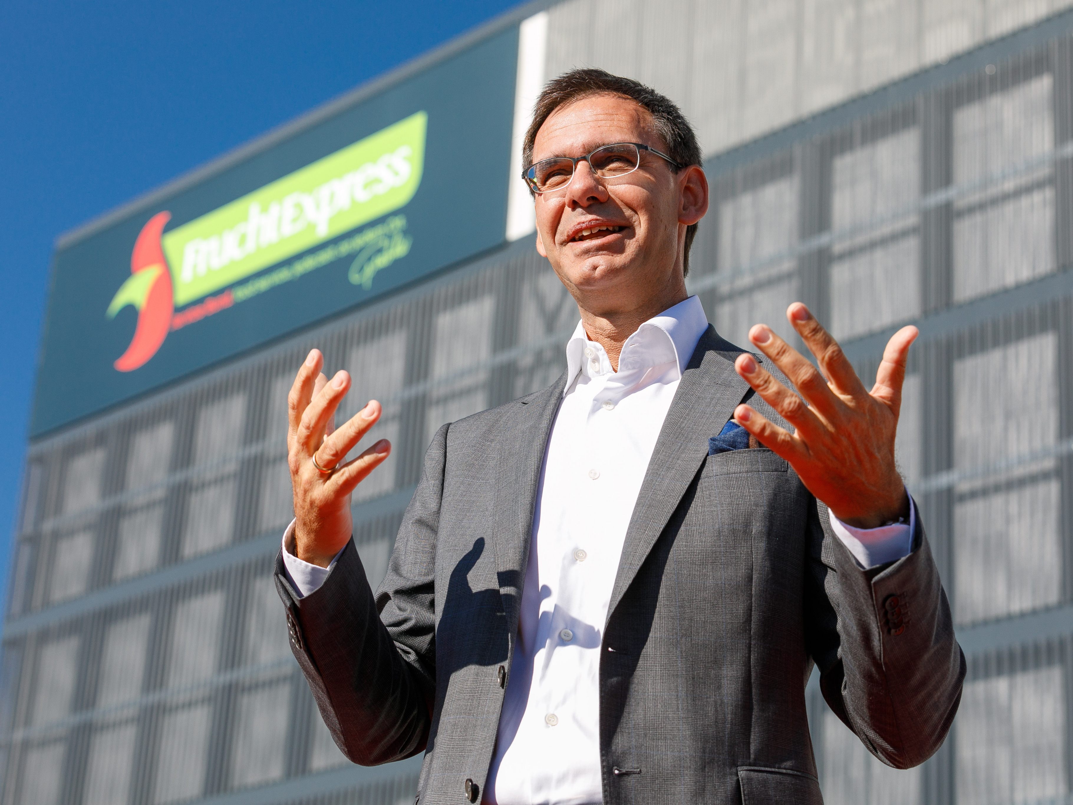 Die Betriebserweiterung wurde am heutigen Samstag eröffnet. Die Betriebserweiterung wurde am heutigen Samstag eröffnet.