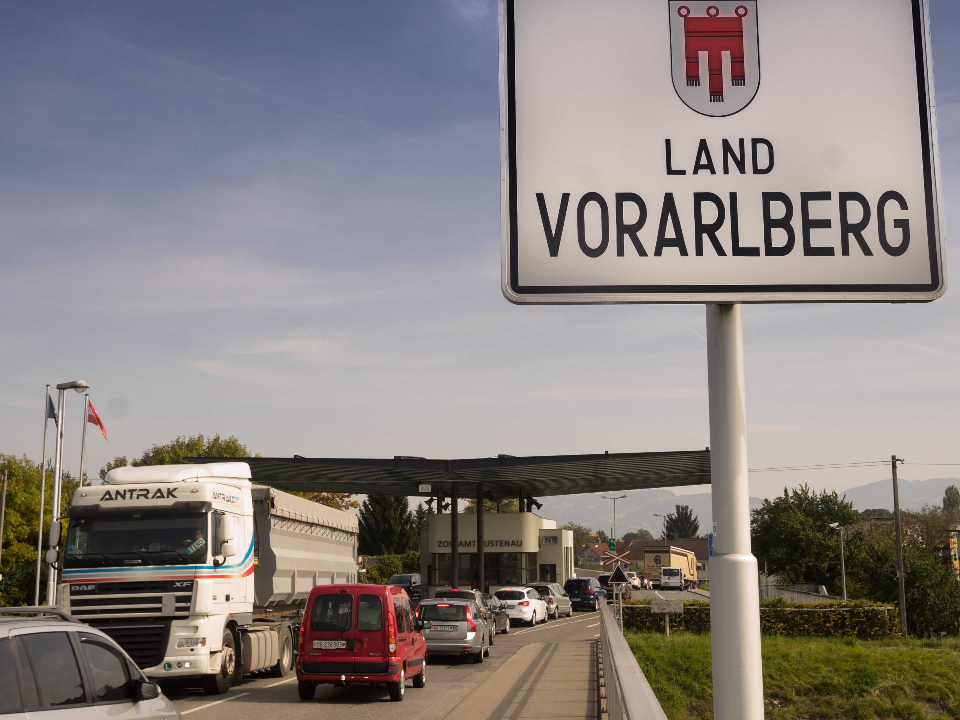 Die Schweiz verschärft zwar ihre Einreiseregeln ab 20. September, für Vorarlberger wird aber alles beim jetzigen Stand bleiben. (Symbolbild) Die Schweiz verschärft zwar ihre Einreiseregeln ab 20. September, für Vorarlberger wird aber alles beim jetzigen Stand bleiben. (Symbolbild)