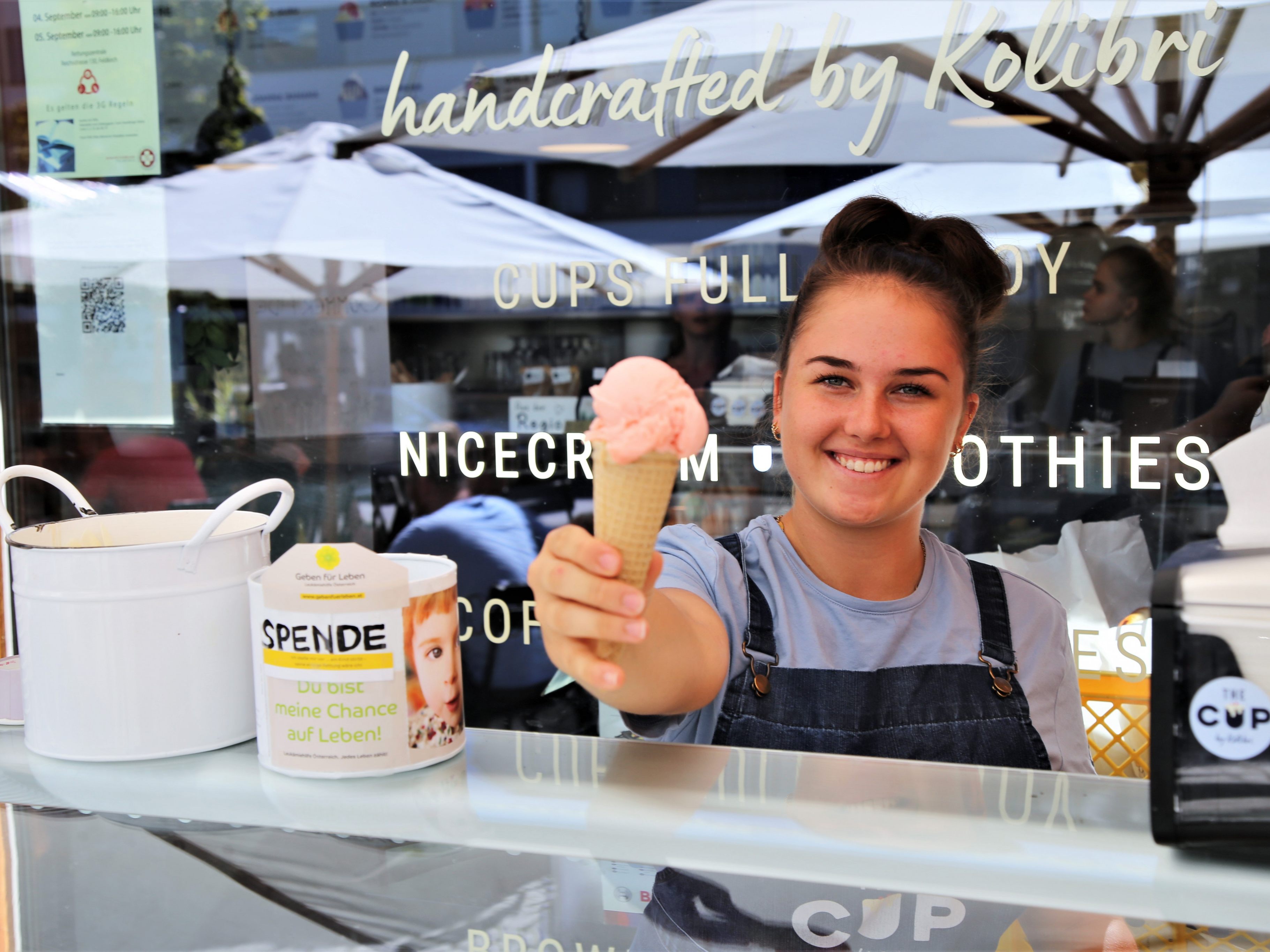 Ein Drittel der Einnahmen des Eiskugeln gingen an "Geben für Leben".