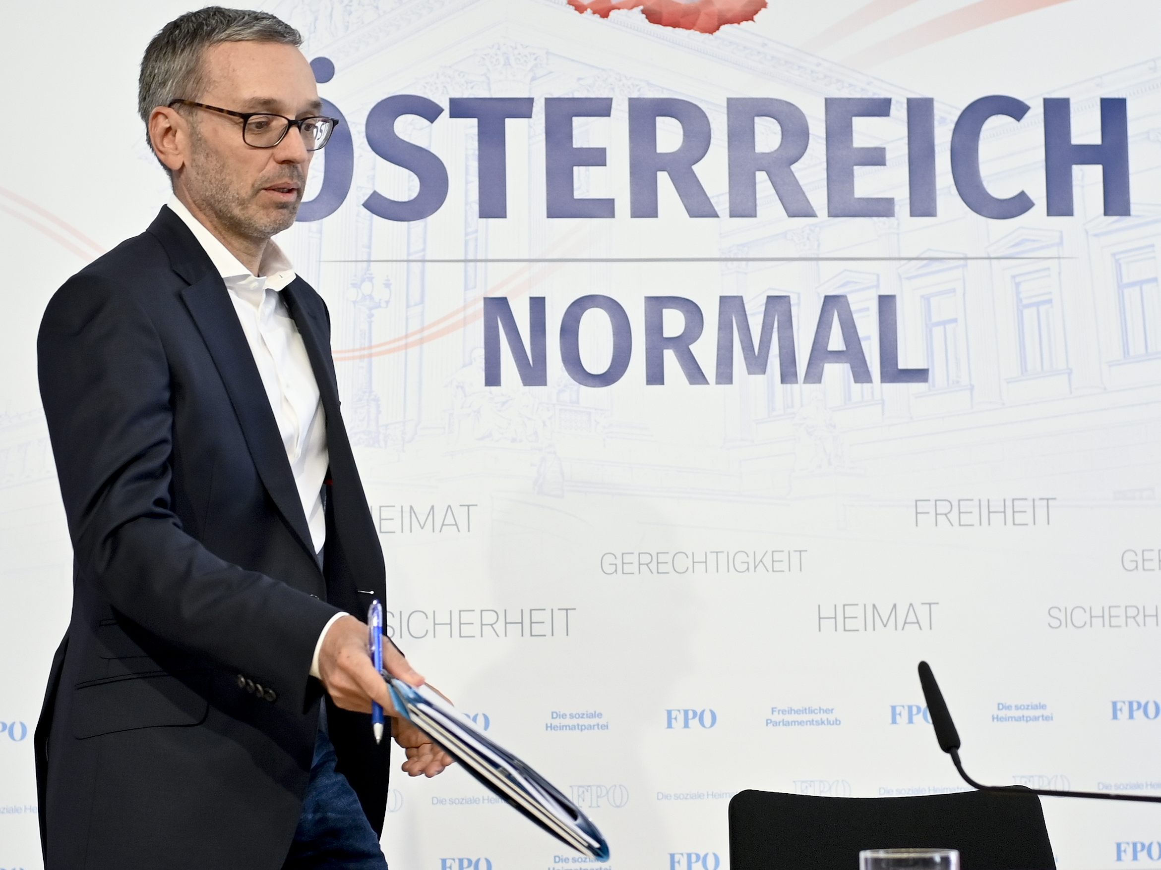 Herbert Kickl betont die Freiwilligkeit. Herbert Kickl betont die Freiwilligkeit.
