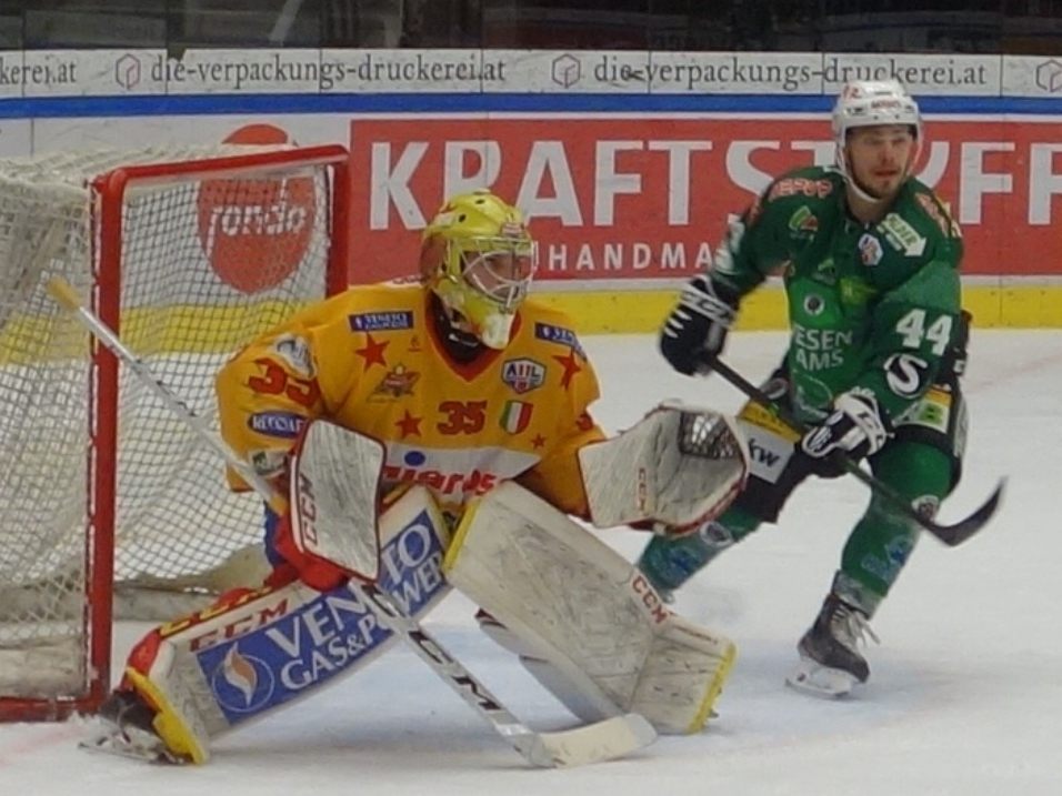 Goalgetter Roberts Lipsbergs trägt eine weitere Saison das Wälder Dress.