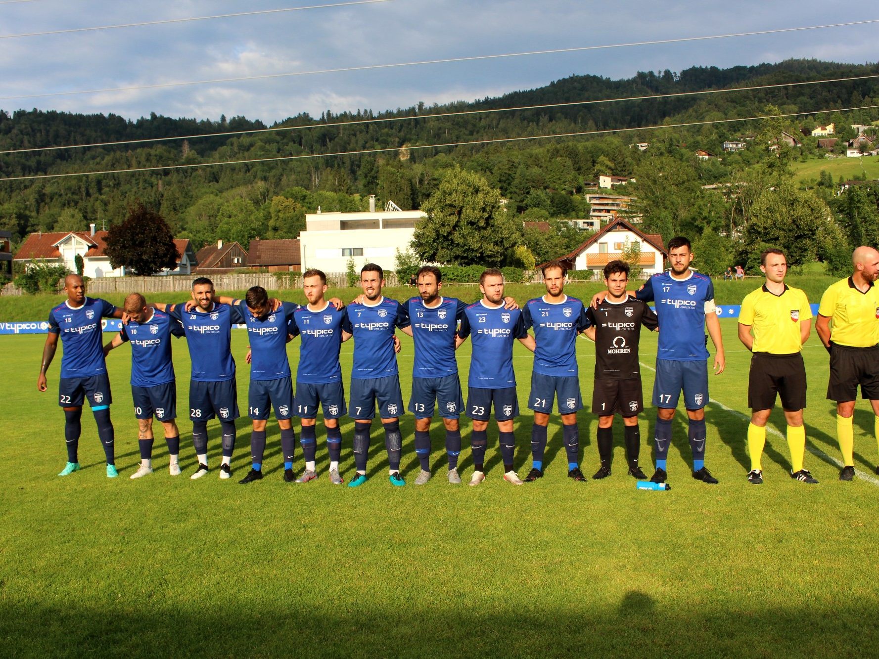 Ein volles Haus und beste Fußballstimmung: Besuchen Sie am Samstag das Spiel SV typico Lochau gegen den FC Lustenau mit registriertem 3G-Nachweis im „Corona-FIT-gemachten“ Stadion am Hoferfeld!