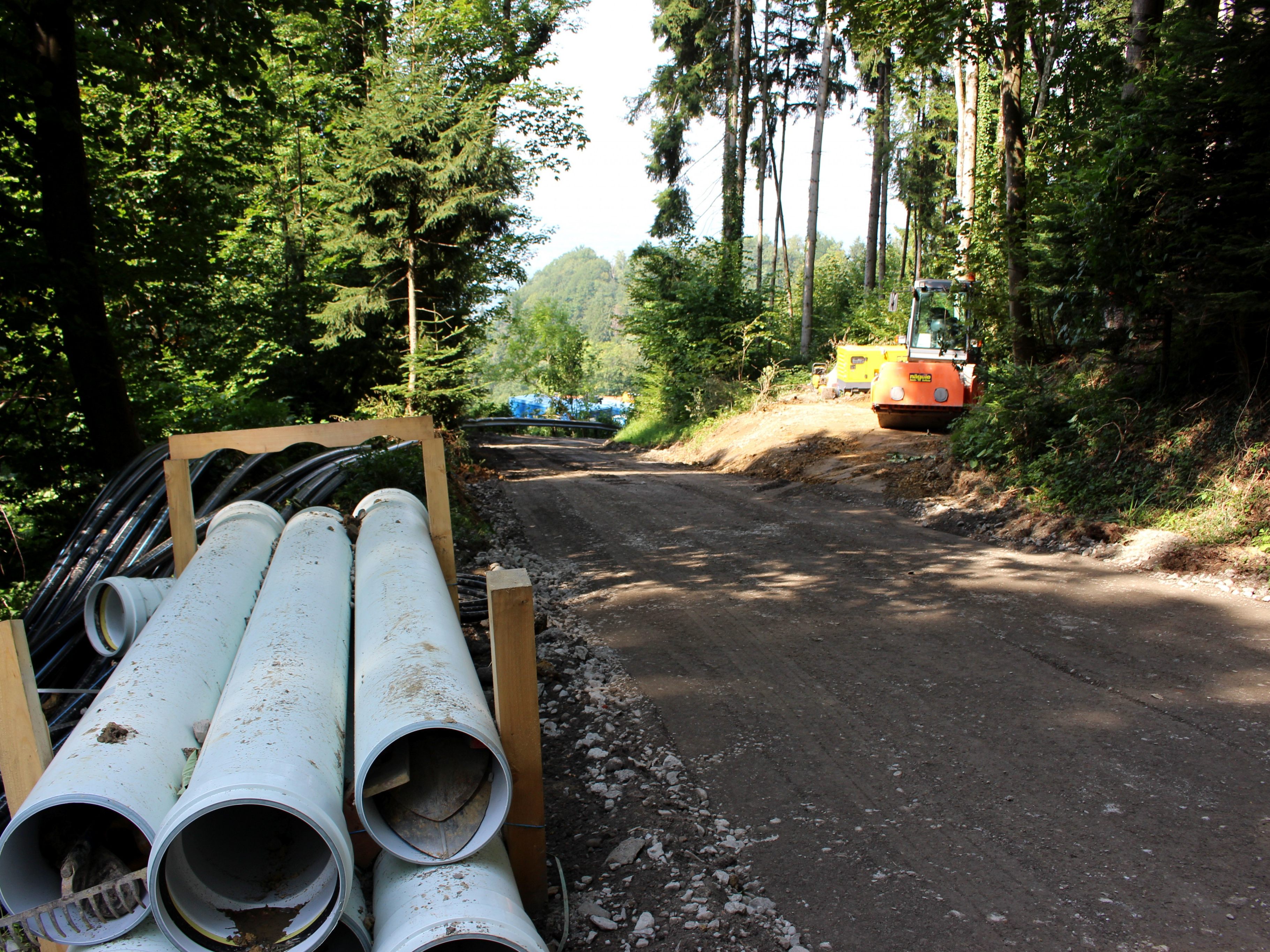 Arbeiten beim Neubauprojekt „Trinkwasserversorgung und Schmutzwasserkanal“ in der Bodenseegemeinde Lochau in den Bauabschnitten Pfänder, Hintermoos, Altreute und Oberhaggen. Arbeiten beim Neubauprojekt „Trinkwasserversorgung und Schmutzwasserkanal“ in der Bodenseegemeinde Lochau in den Bauabschnitten Pfänder, Hintermoos, Altreute und Oberhaggen.