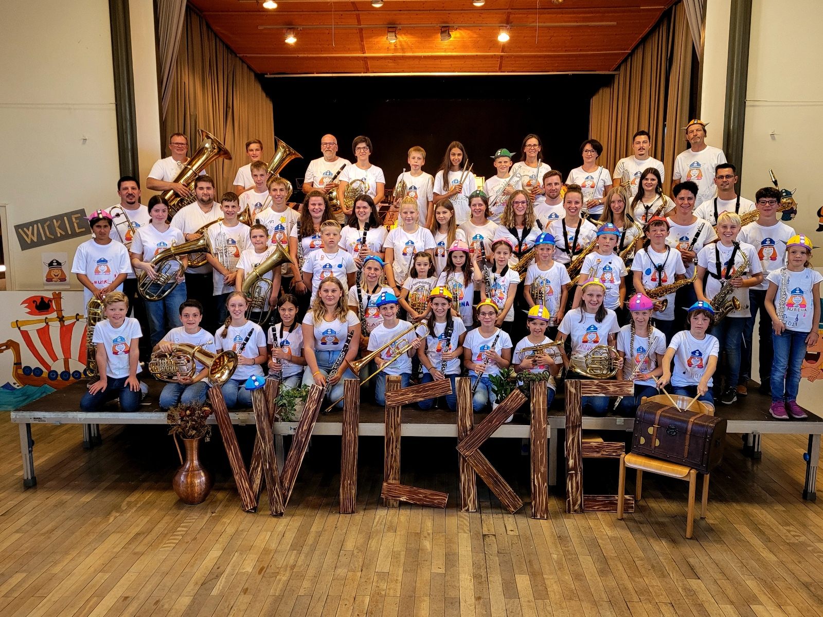 Unter der Gesamtleitung von Stefan Nobis feierten die „Lochauer Jungmusik“ und ihre Betreuer den Abschluss des traditionellen Jugendlagers im Bregenzerwald mit einem bravourösen Konzert in der Lochauer Festhalle.