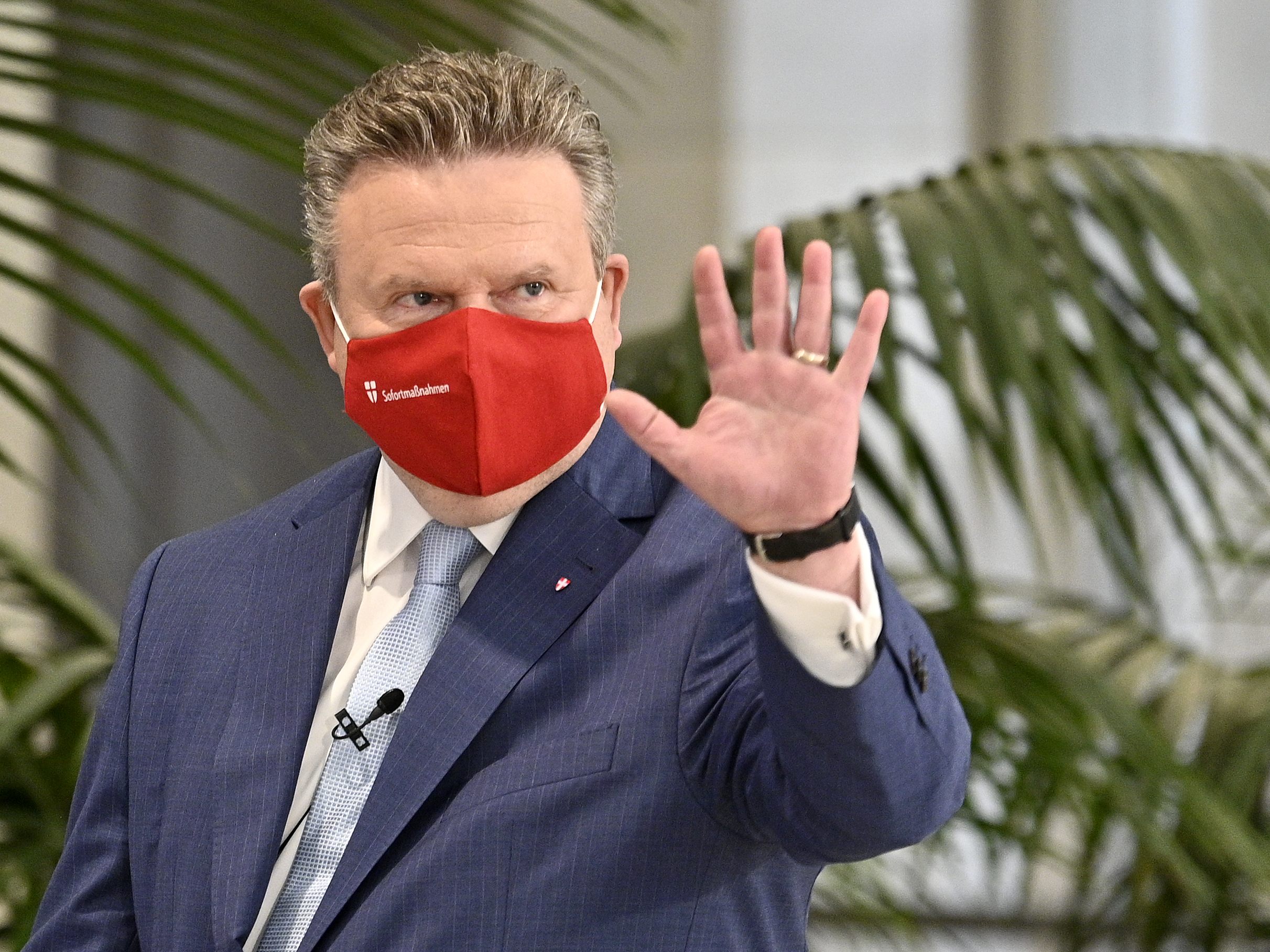 Wiens Bürgermeister Michael Ludwig (SPÖ) berät heute mit Experten über weitere Corona-Maßnahmen. Wiens Bürgermeister Michael Ludwig (SPÖ) berät heute mit Experten über weitere Corona-Maßnahmen.