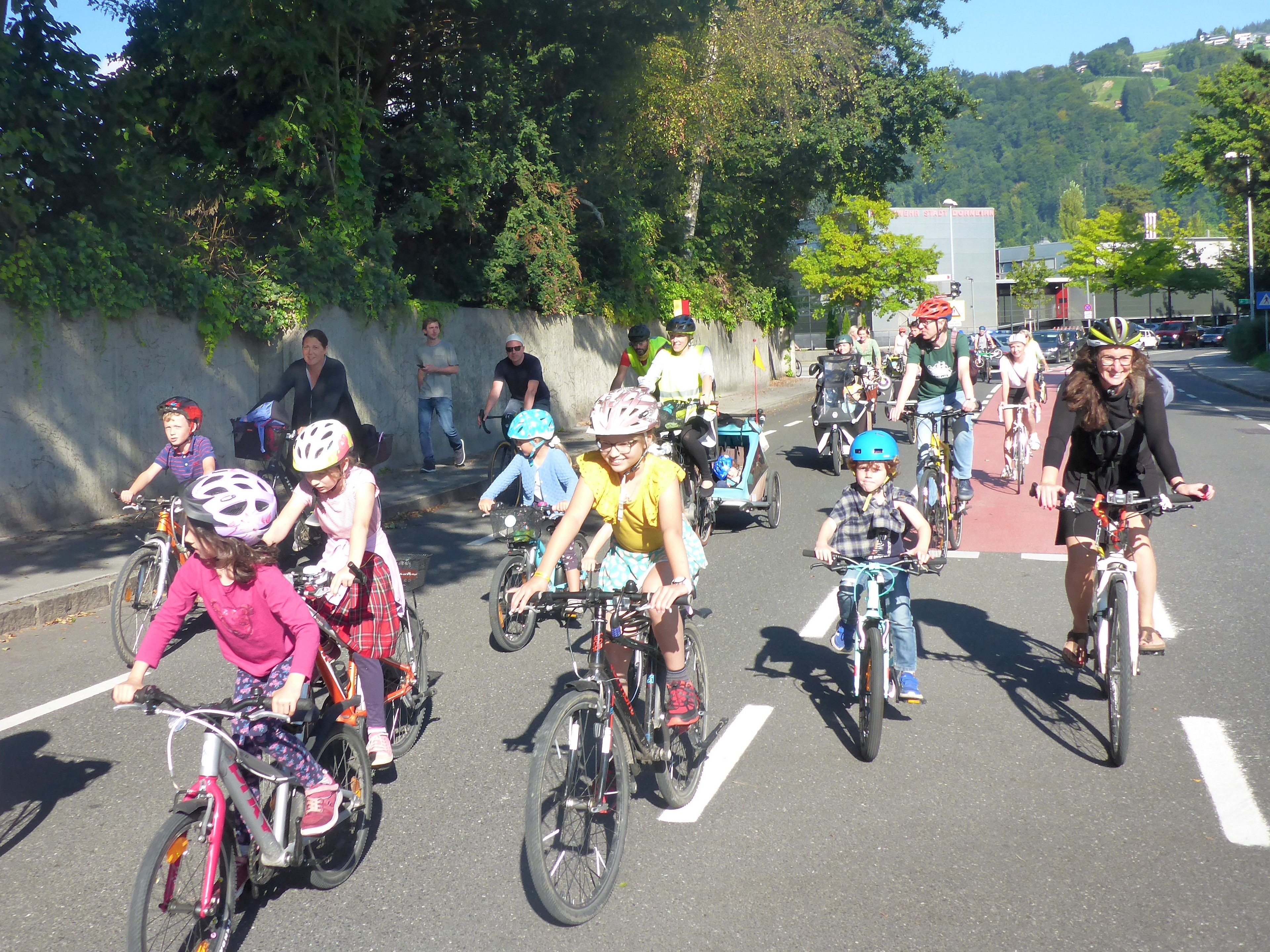 Radfahren in Dornbirn ist, vor allem für Kinder, nur an wenigen Stellen sicher möglich Radfahren in Dornbirn ist, vor allem für Kinder, nur an wenigen Stellen sicher möglich