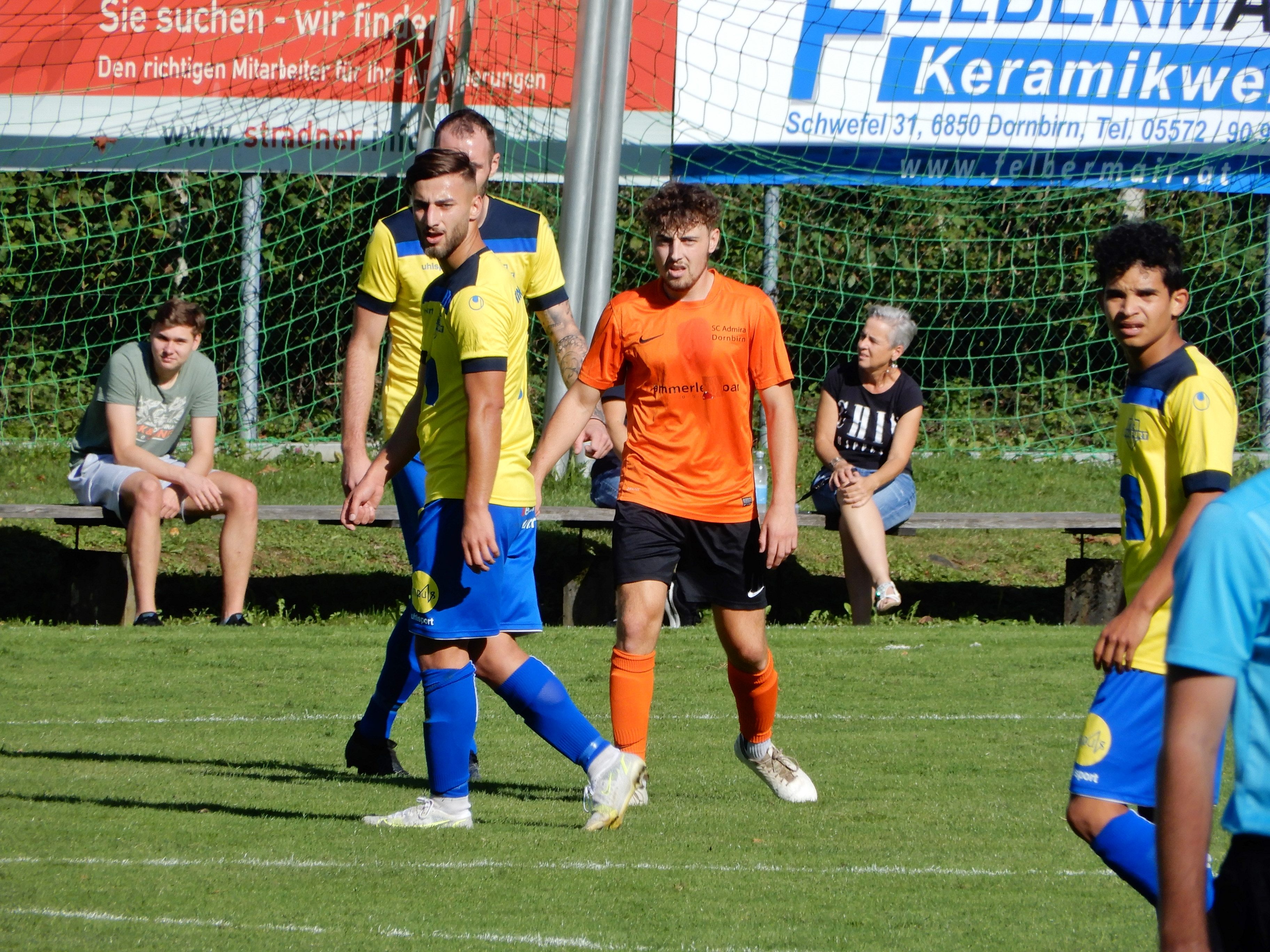 Die Verteidigung des SC Admira (i.B. Laurin Moll) ließ beim Spitzenspiel gegen Wolfurt nichts anbrennen. Die Verteidigung des SC Admira (i.B. Laurin Moll) ließ beim Spitzenspiel gegen Wolfurt nichts anbrennen.