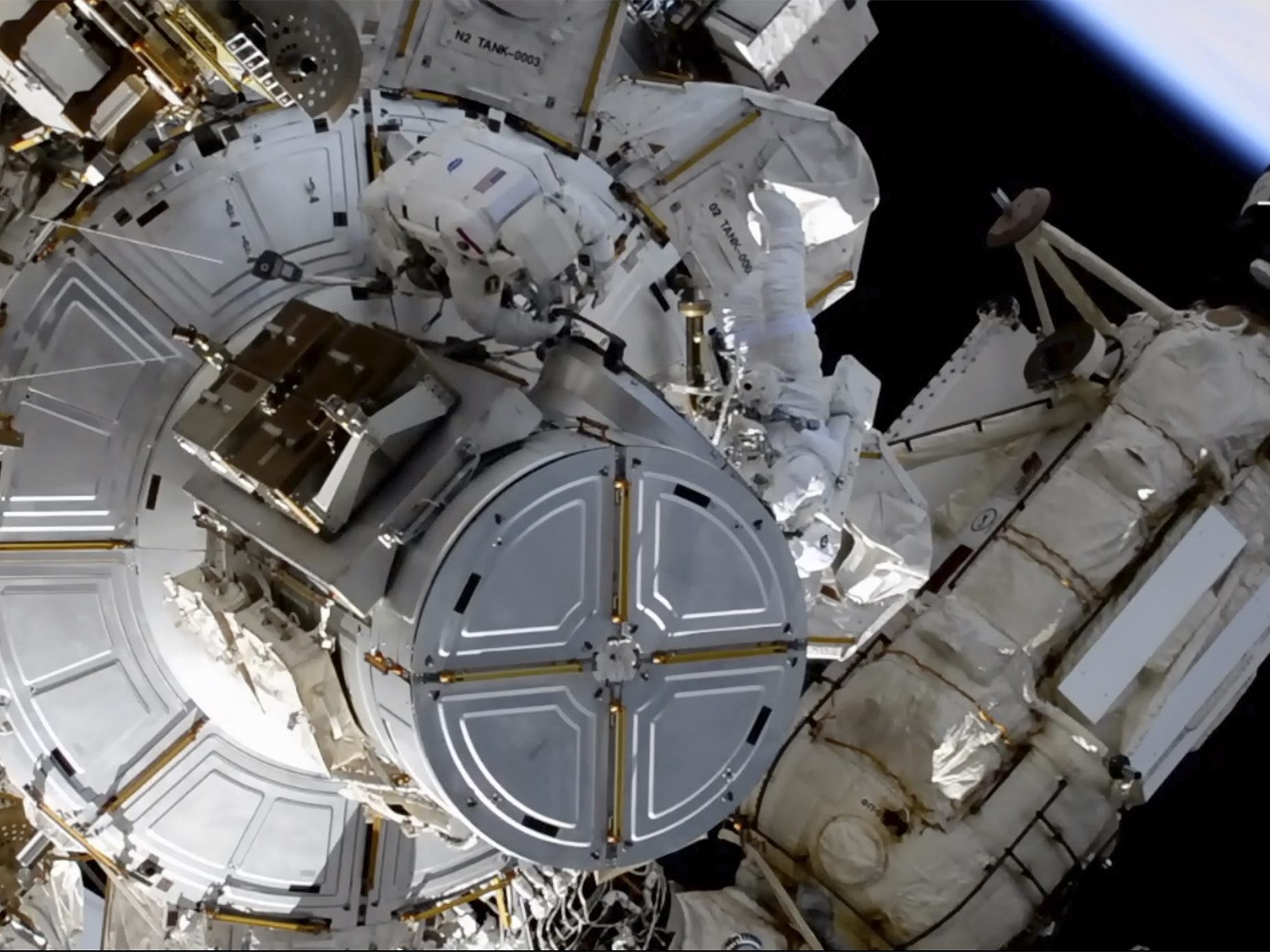 Das hat die Welt noch nicht gesehen: Eine Pizza-Party im Orbit.