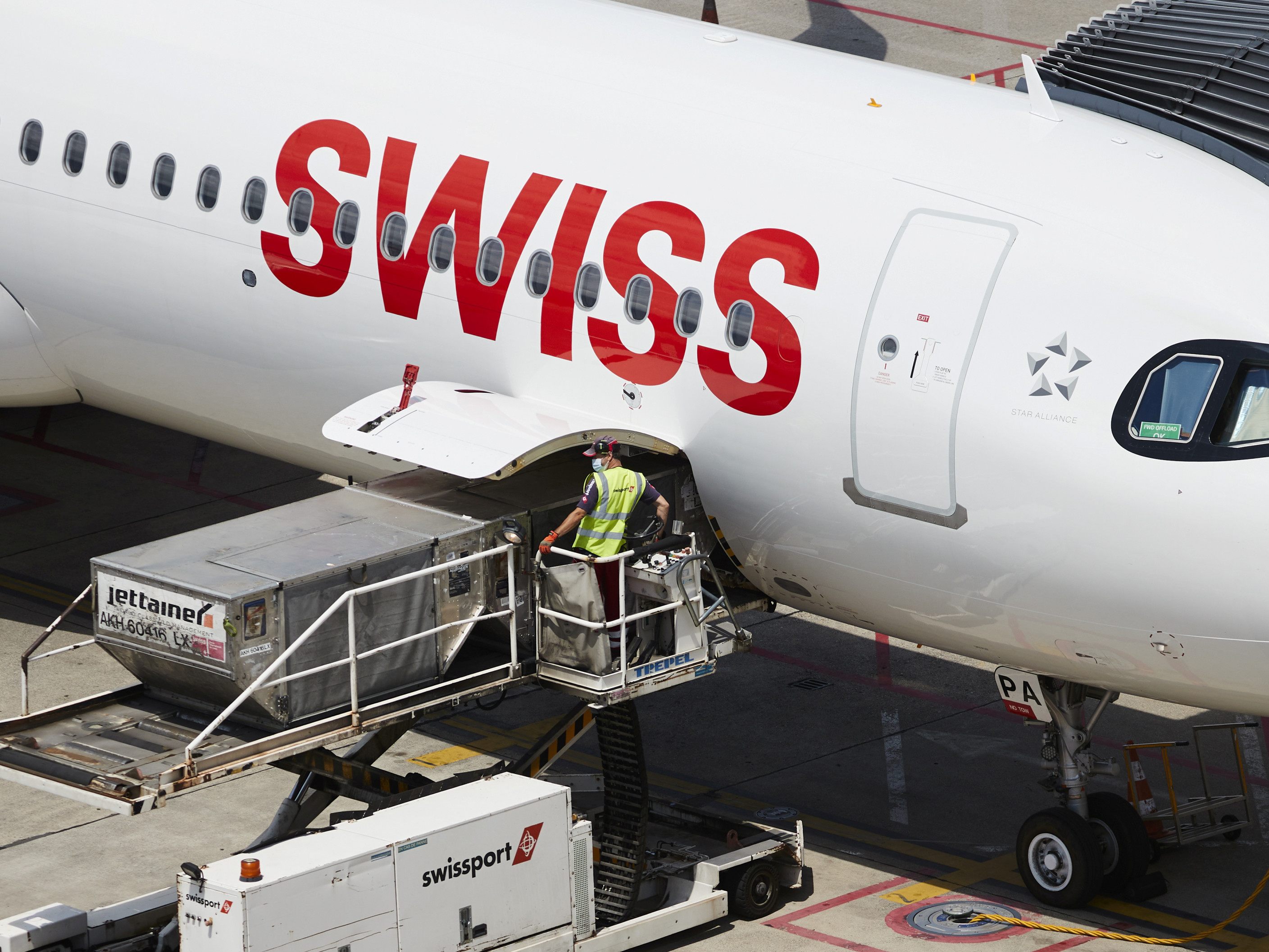 Solange nicht alle Passagiere Masken tragen, bleiben die Swiss-Flieger am Boden. (Symbolbild) Solange nicht alle Passagiere Masken tragen, bleiben die Swiss-Flieger am Boden. (Symbolbild)