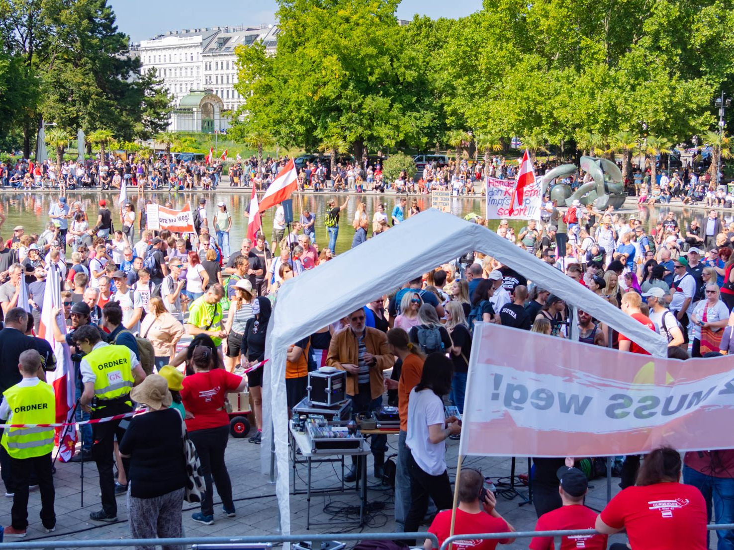 20210911 Demonstration -Nein zur Impfung mit Zwang oder Druck - Volle Haftung von Schulen und Aerzten