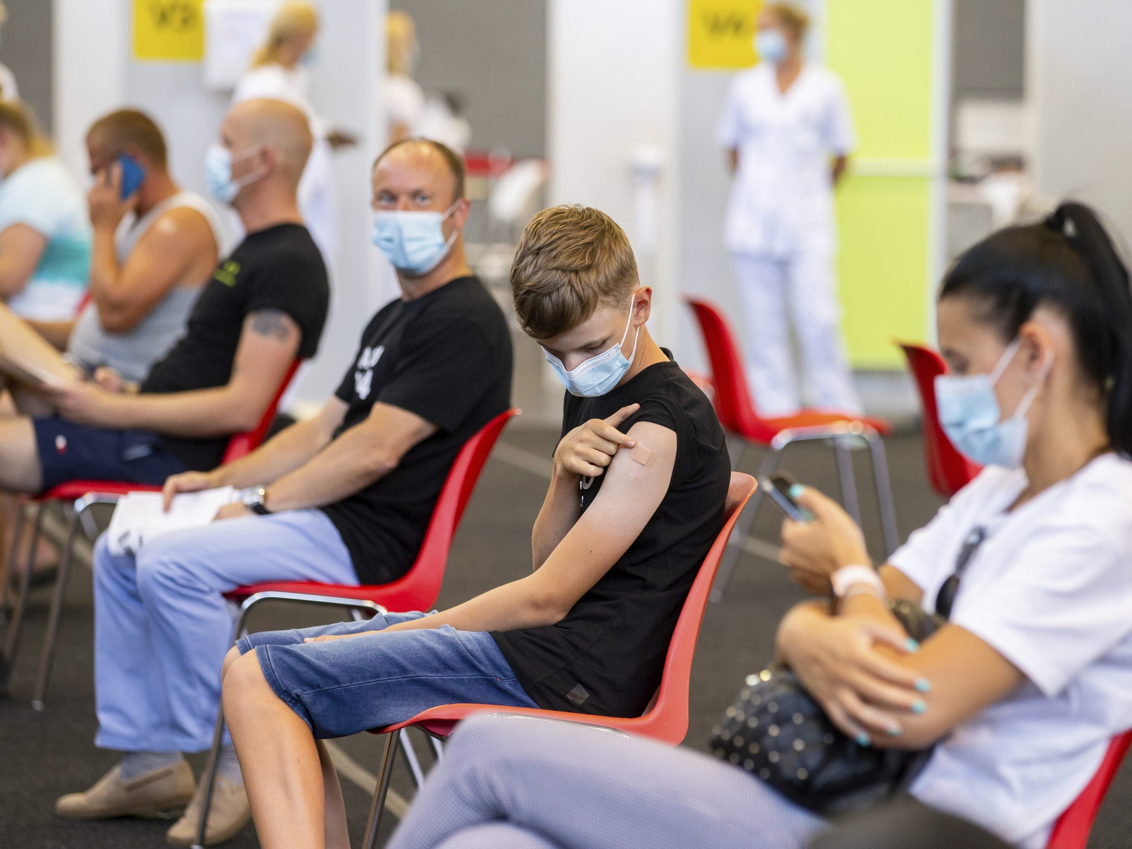 Bei den immunisierten Jugendlichen liegt die Inzidenz deutlich niedriger. Bei den immunisierten Jugendlichen liegt die Inzidenz deutlich niedriger.