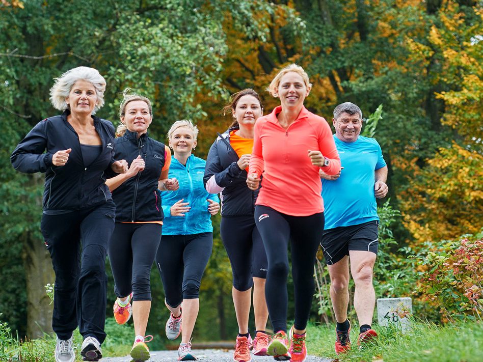 Gemeinsame Bewegung an der Luft macht Spaß und hält fit Gemeinsame Bewegung an der Luft macht Spaß und hält fit