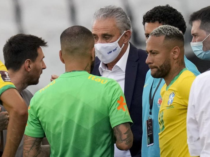 Messi und Neymar können es nicht fassen.