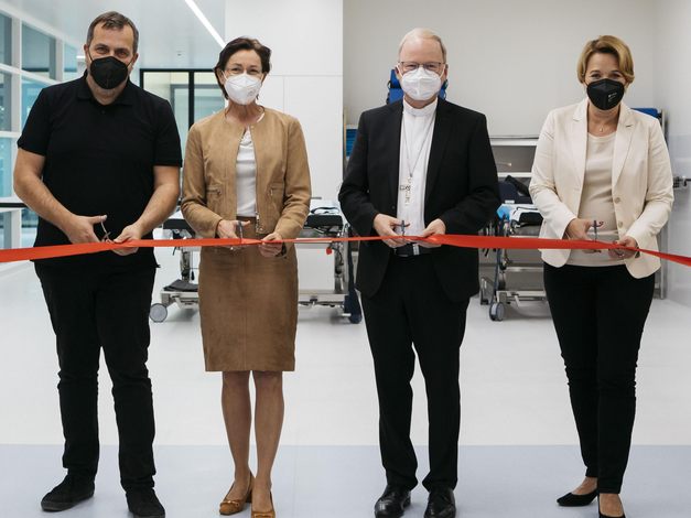 Nach 4,5 Jahren wurde der neue OP-Bereich eröffnet. Nach 4,5 Jahren wurde der neue OP-Bereich eröffnet.