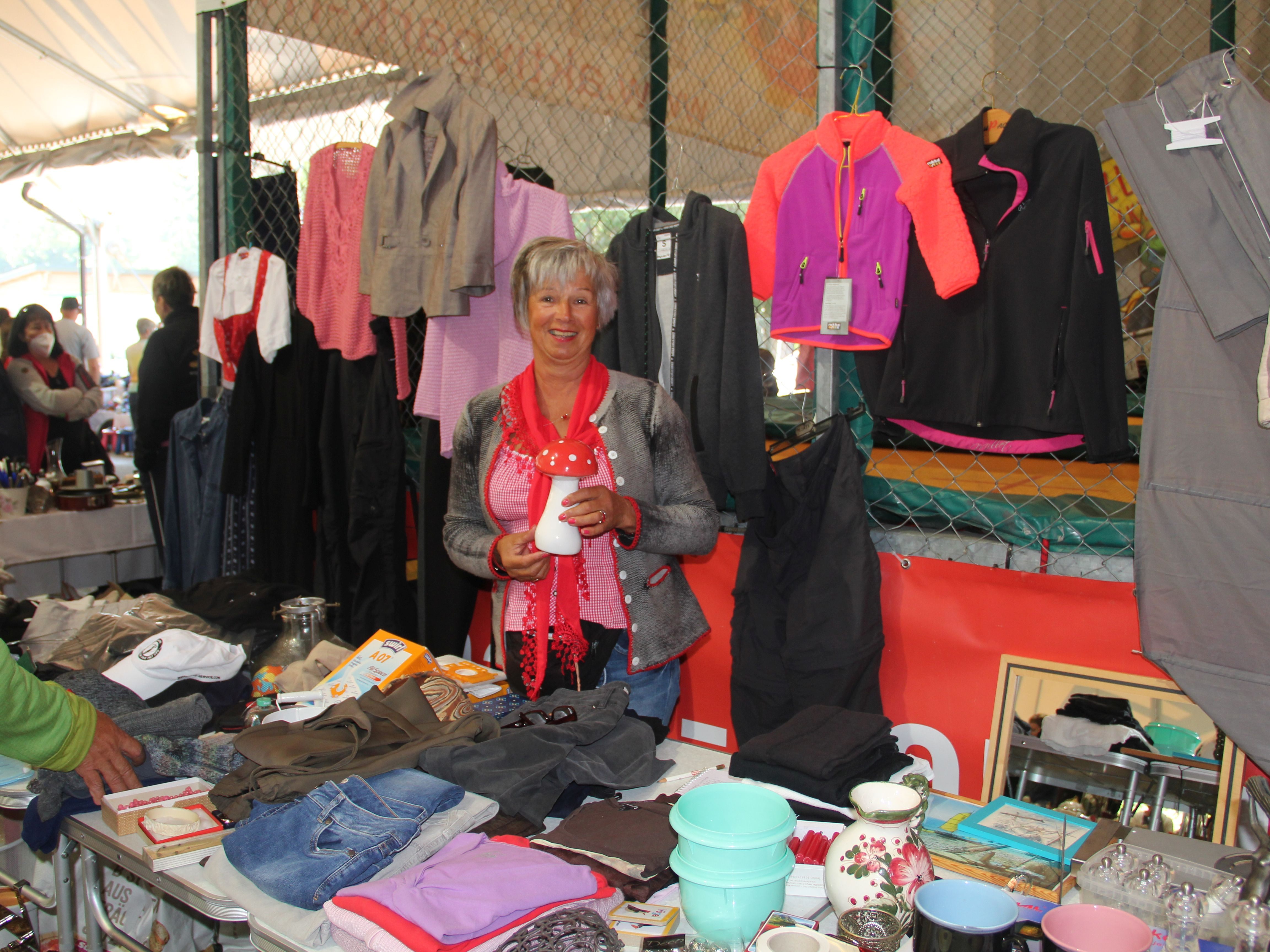 Heike Schuchter ist fast jedes Jahr mit einem Verkaufsstand am Flohmarkt.