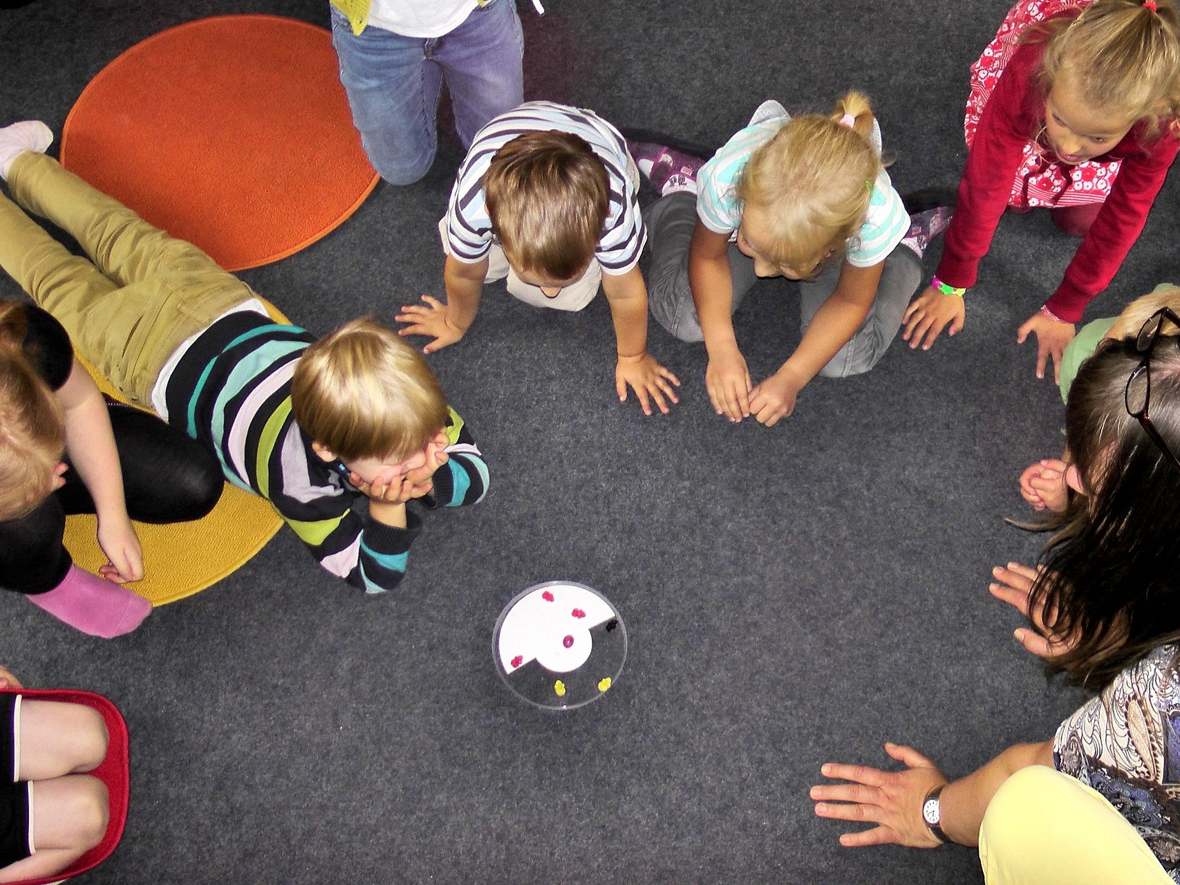 Bisher wurde keines der Kinder positiv getestet. Bisher wurde keines der Kinder positiv getestet.