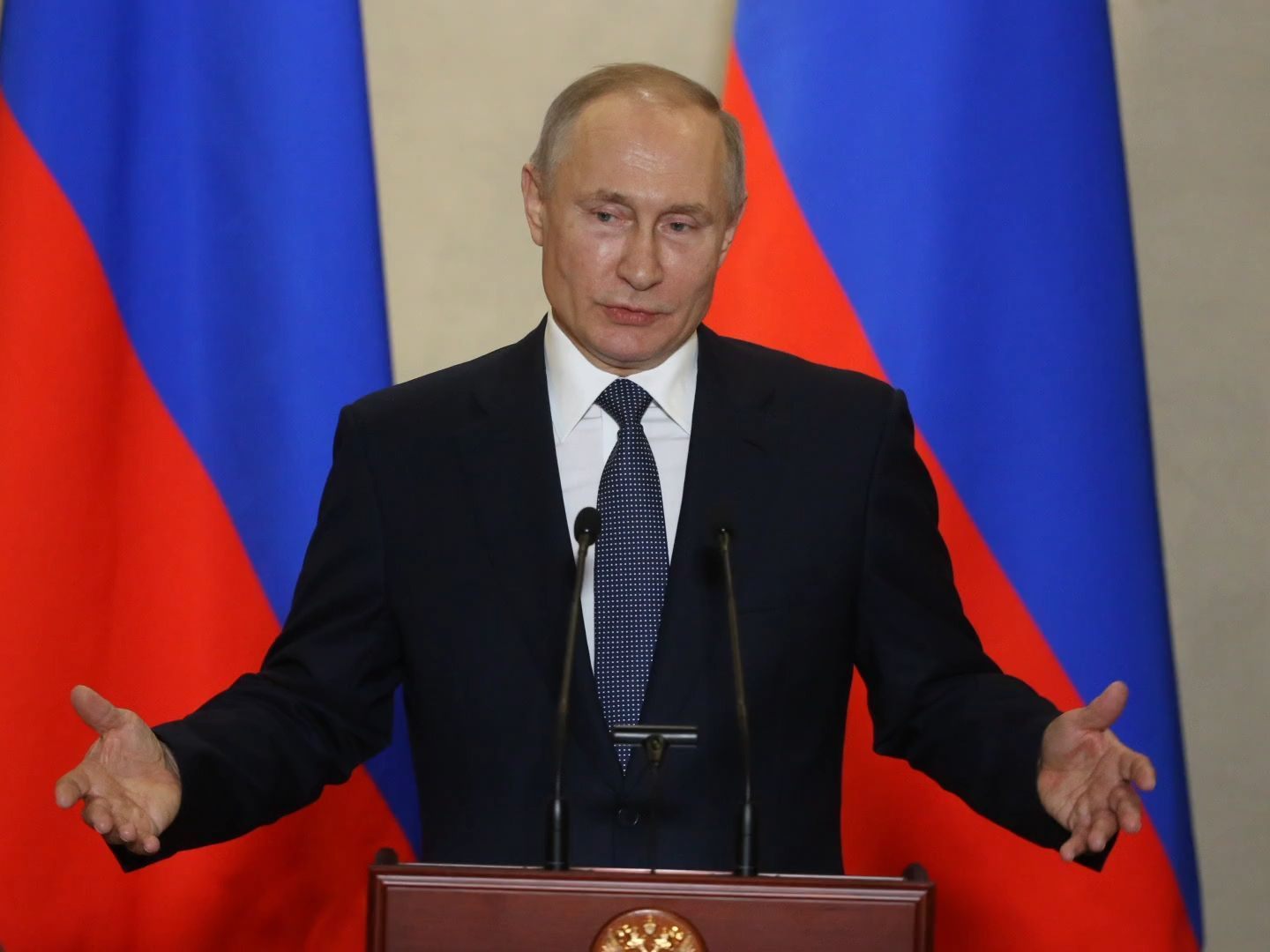 Russlands Präsident Wladimir Putin befindet sich nach Kontakt zu Corona-Infizierten zur Sicherheit in Quarantäne Russlands Präsident Wladimir Putin befindet sich nach Kontakt zu Corona-Infizierten zur Sicherheit in Quarantäne