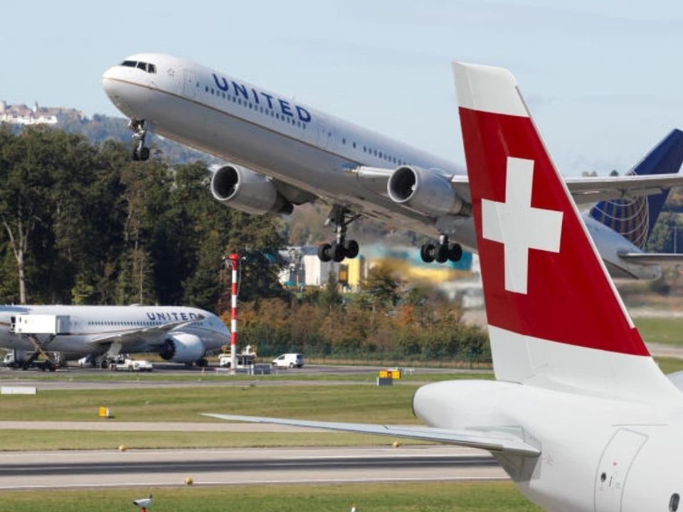 United Airlines und Swiss kündigen Impf-Verweigerer.
