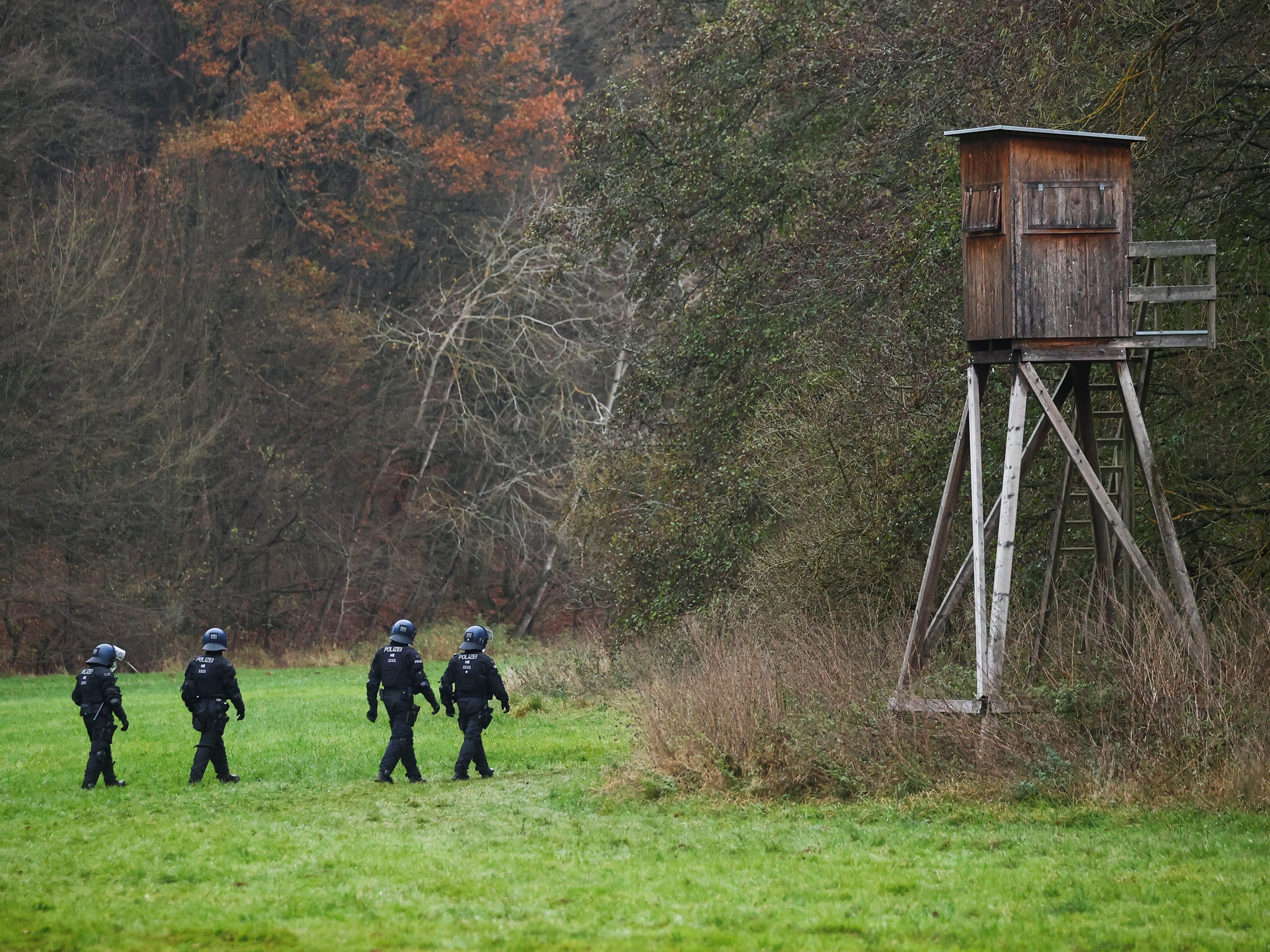 Mädchen möglicherweise wieder bei leiblichen Eltern in umstrittener Sekte.