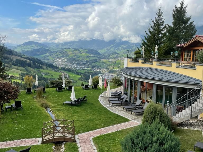 Das ****superior Naturhotel Gut Berg beeindruckt durch ein atemberaubendes Panorama