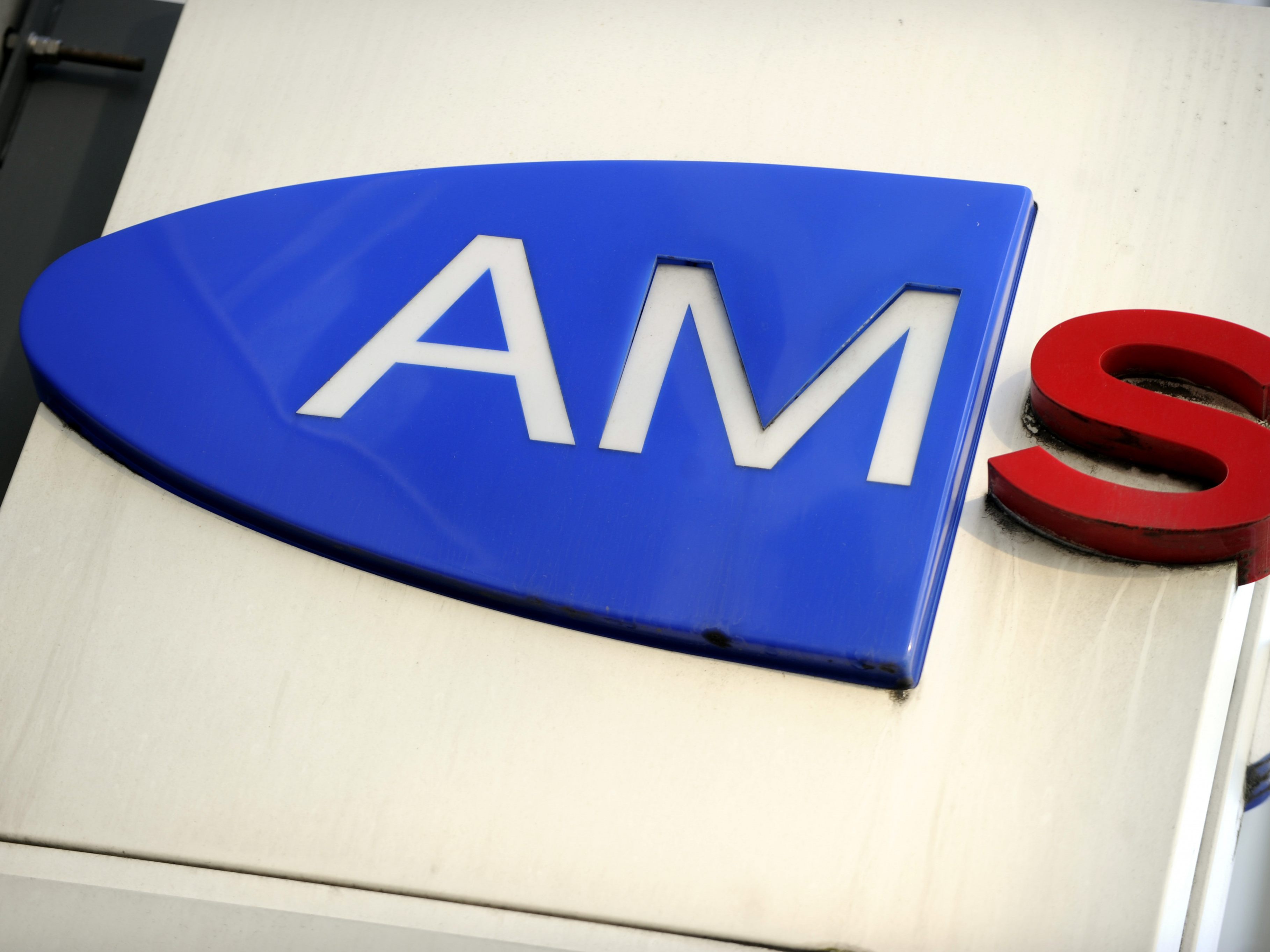 Über 334.000 Personen derzeit arbeitslos oder in AMS-Schulungen. Über 334.000 Personen derzeit arbeitslos oder in AMS-Schulungen.