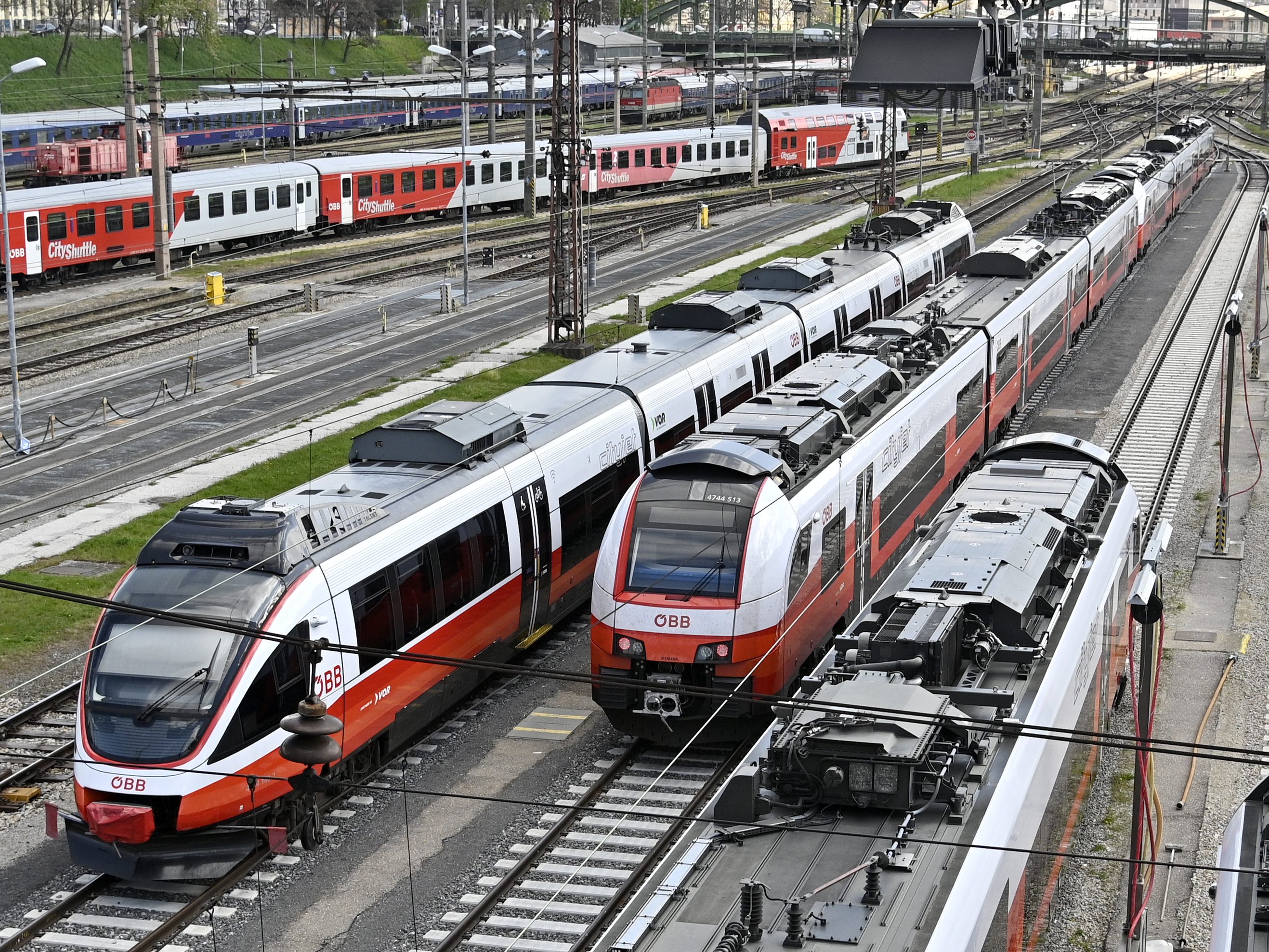 Eine große Mehrheit der Befragten spricht sich für den Öffi-Ausbau aus. Eine große Mehrheit der Befragten spricht sich für den Öffi-Ausbau aus.