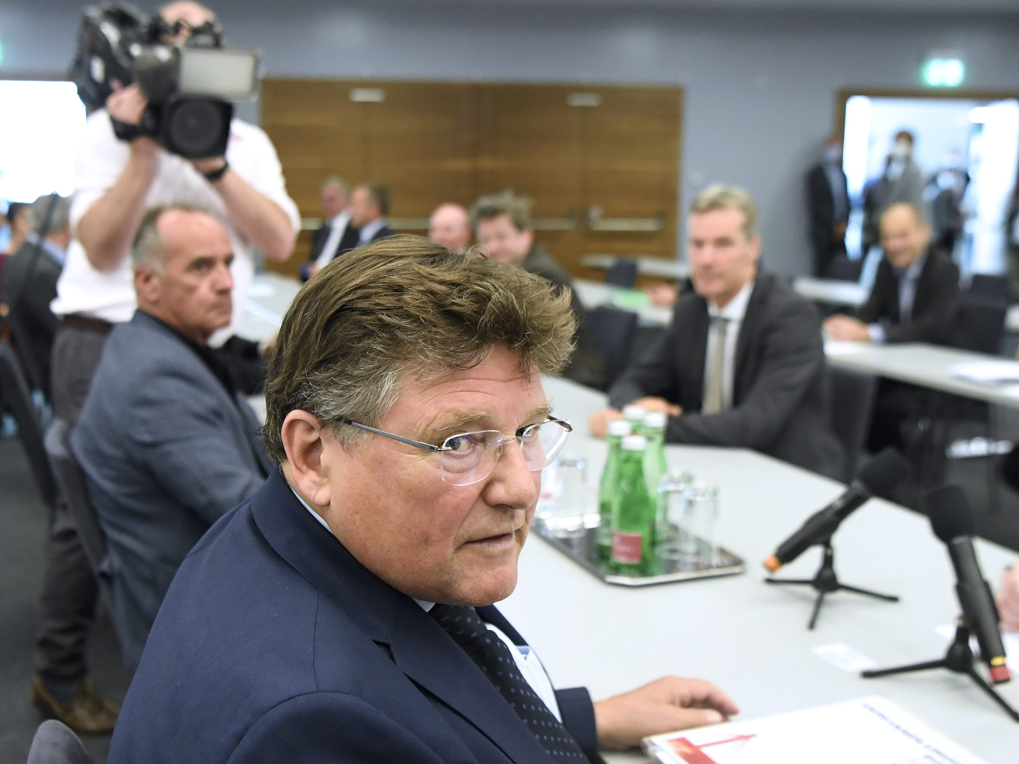 Metaller-KV - Gewerkschaften beraten über weitere Vorgehensweise. Metaller-KV - Gewerkschaften beraten über weitere Vorgehensweise.