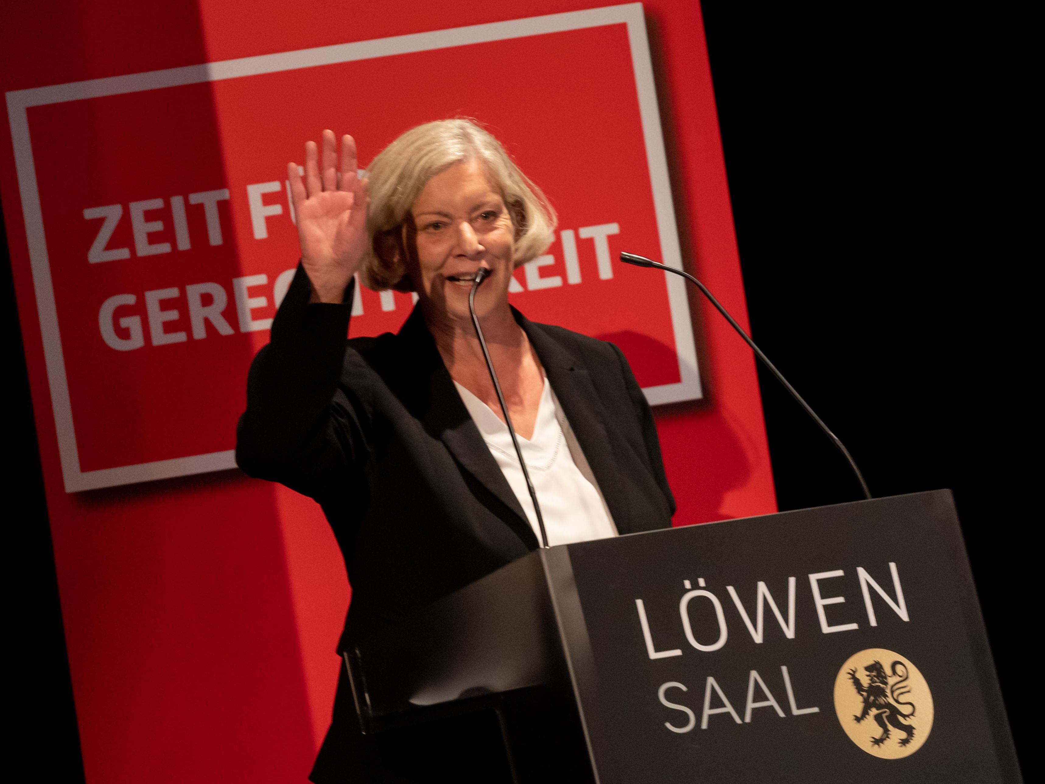 Sprickler-Falschlunger wurde zur SPÖ-Chefin gewählt. Sprickler-Falschlunger wurde zur SPÖ-Chefin gewählt.
