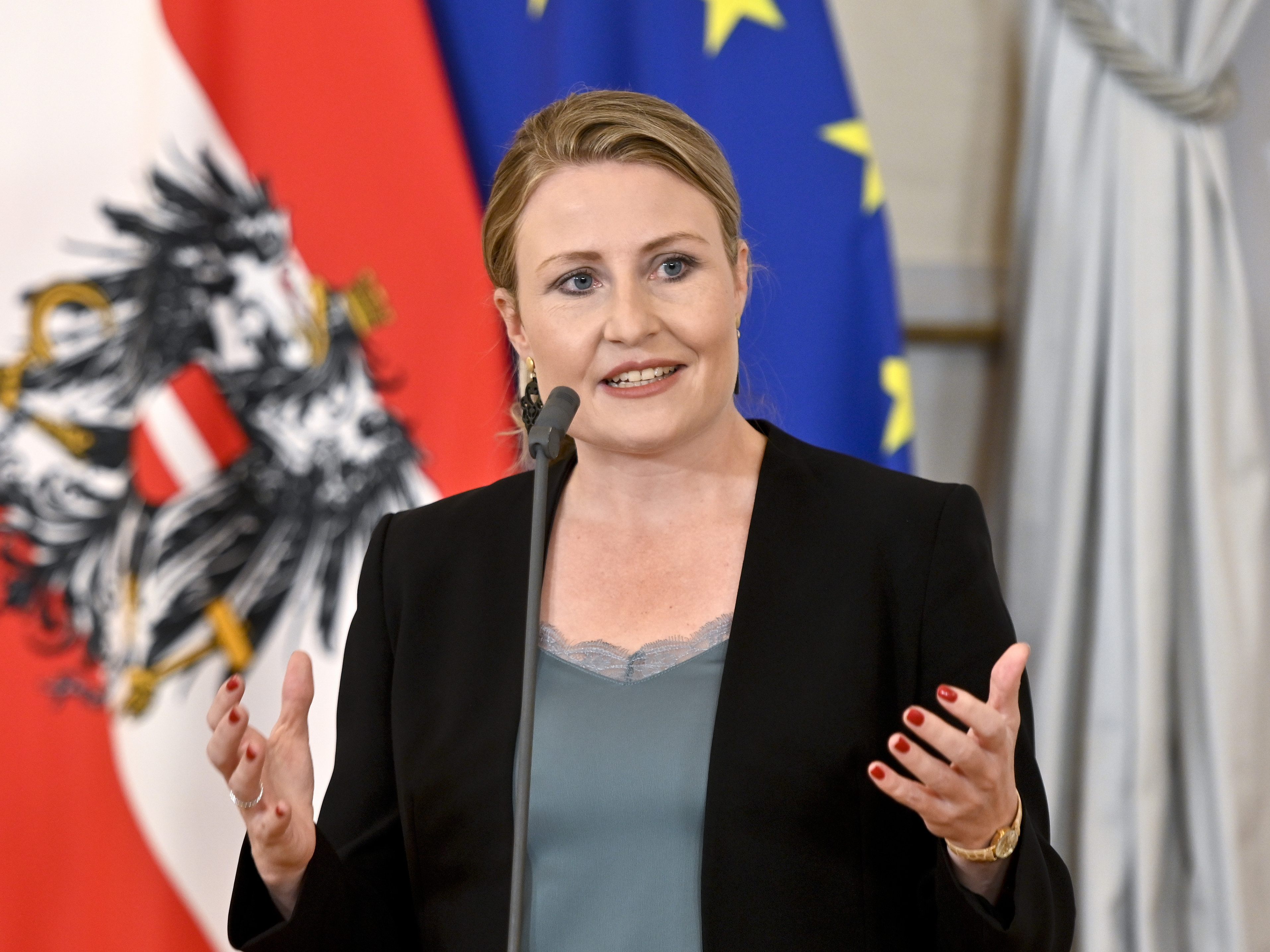Familienministerin Susanne Raab gibt heute eine Pressekonferenz zum Familienbonus.