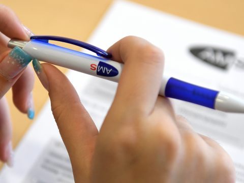 AMS-Fragebogen: Fragen zu Gesundheit vollständig entfernt, Fragen zu Motivation teilweise. AMS-Fragebogen: Fragen zu Gesundheit vollständig entfernt, Fragen zu Motivation teilweise.