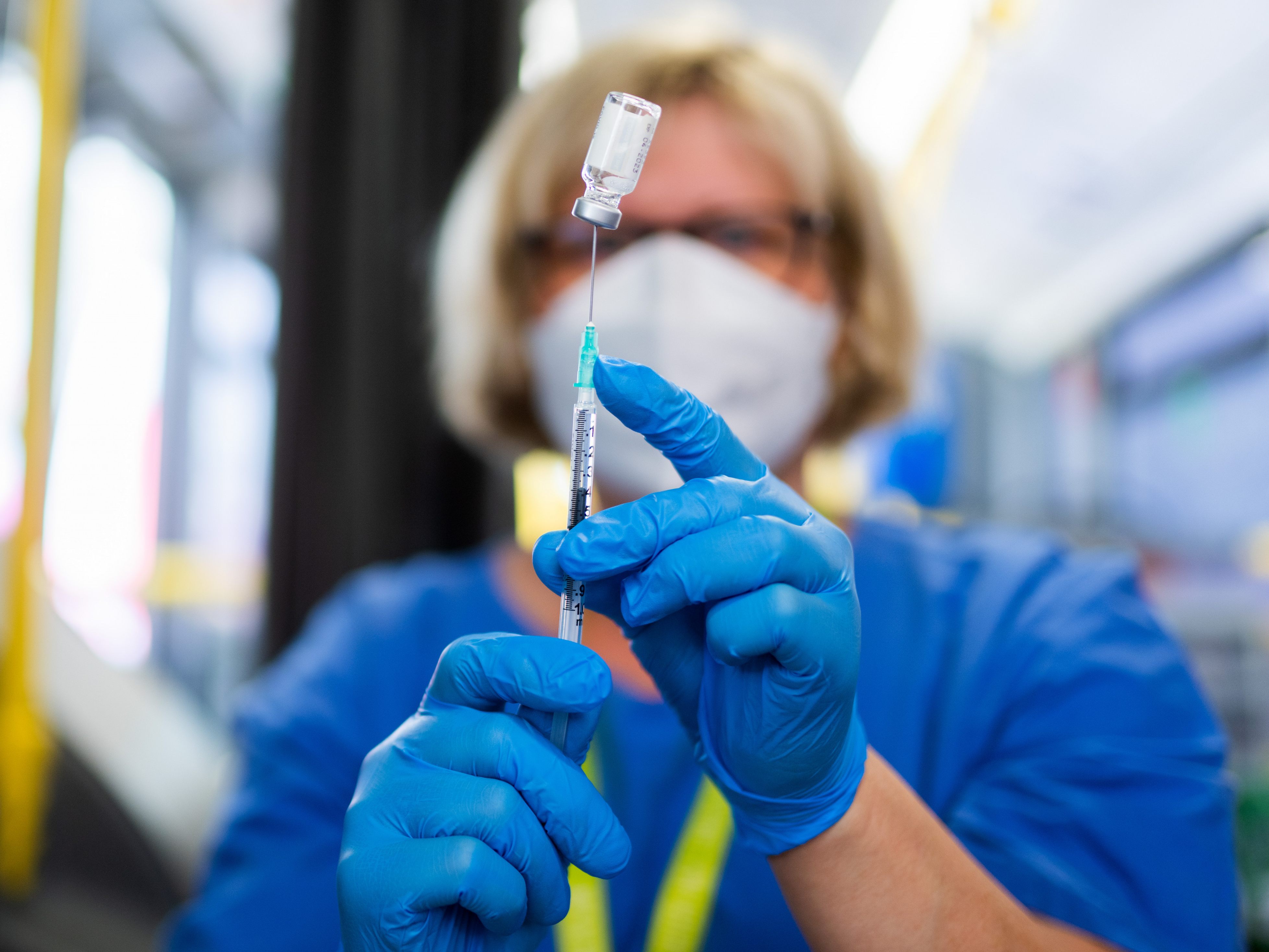 Auf 1.000 vollständig Geimpfte kommen rund drei Personen mit Impfdurchbruch. Auf 1.000 vollständig Geimpfte kommen rund drei Personen mit Impfdurchbruch.
