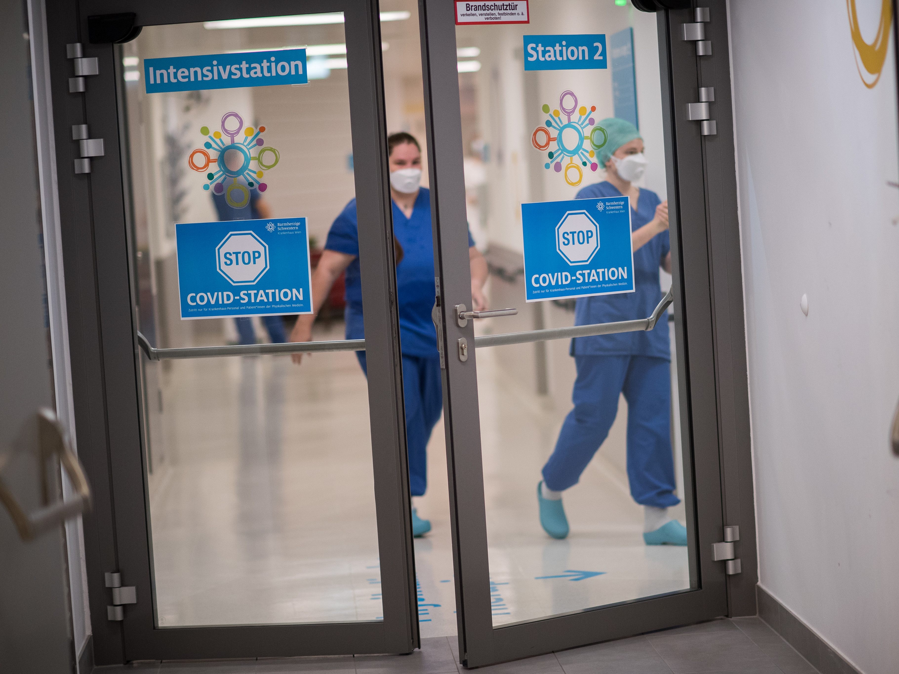 Rund ein Drittel der Covid-Patienten auf den Intensivstationen stirbt.