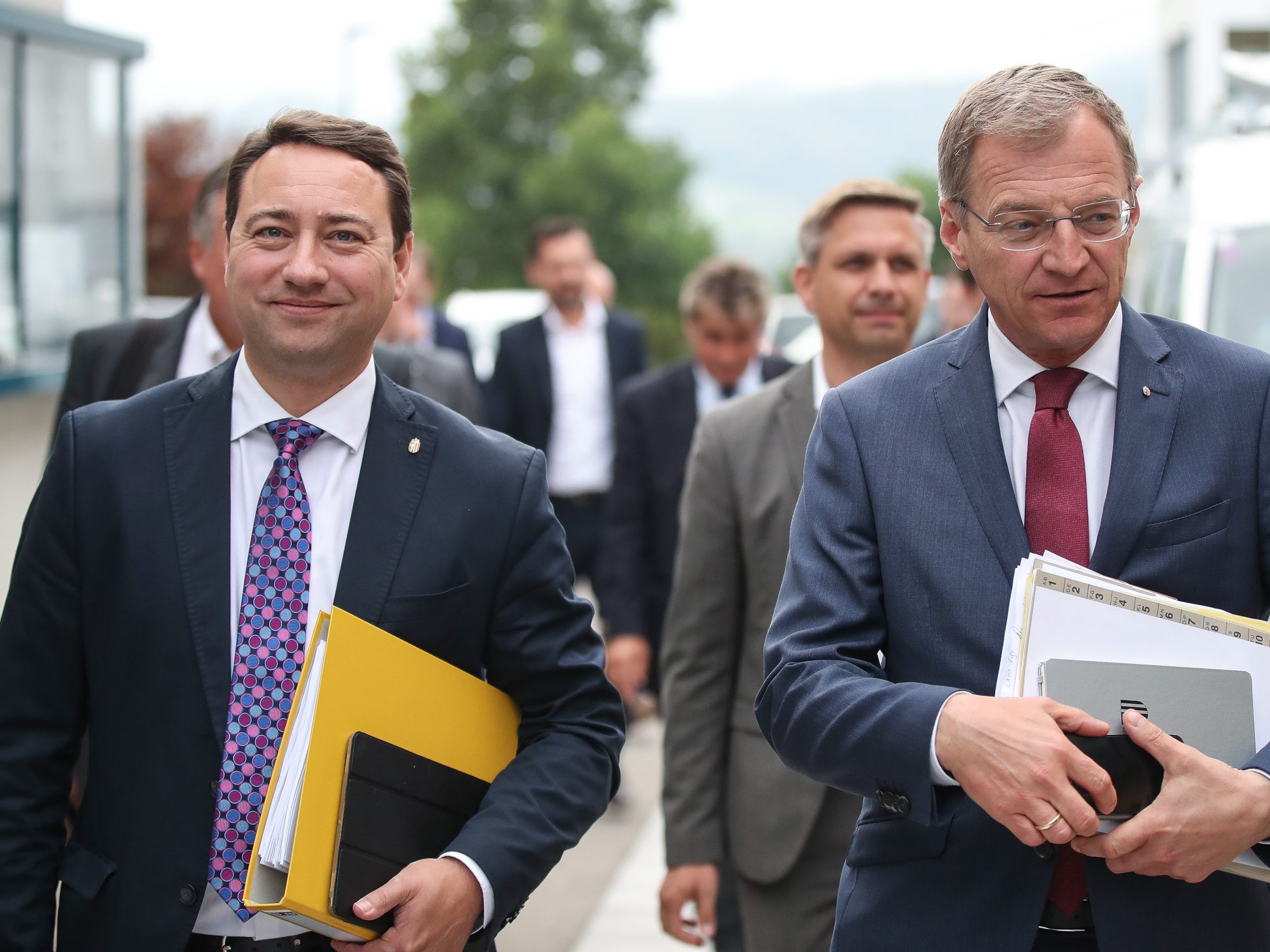 Landeshauptmann Thomas Stelzer (r./ÖVP) und LHStv. Manfred Haimbuchner (FPÖ).