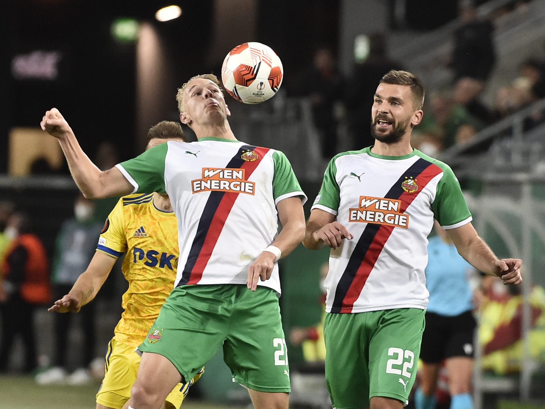 Grüll (l.) leitete mit seinem Führungstreffer den Rapid-Erfolg ein. Grüll (l.) leitete mit seinem Führungstreffer den Rapid-Erfolg ein.
