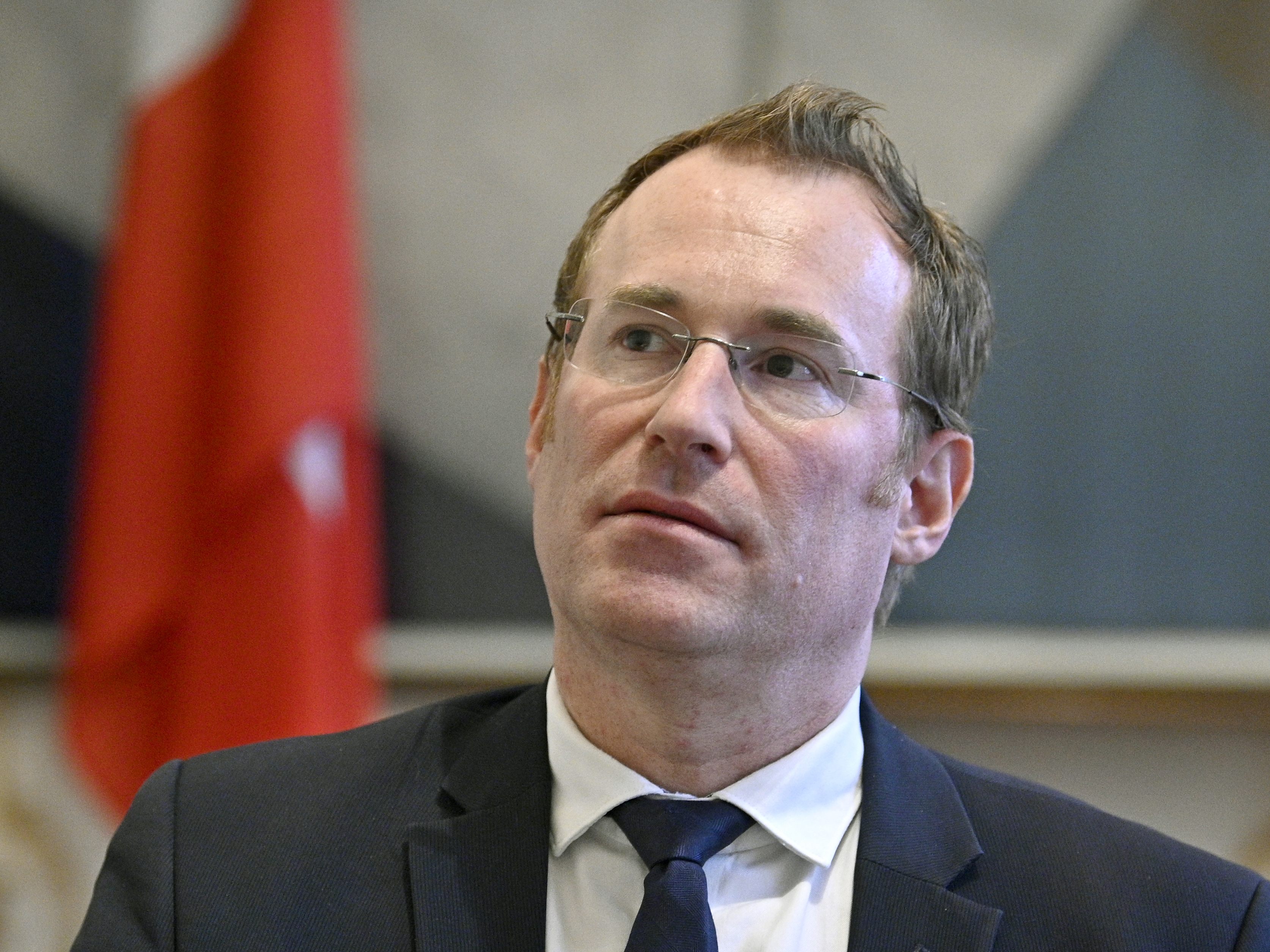 Fleischmann, der Kurz schon seit seiner Zeit als Staatssekretär eng zur Seite steht, war zuletzt "Kanzlerbeauftragter für Medien". Fleischmann, der Kurz schon seit seiner Zeit als Staatssekretär eng zur Seite steht, war zuletzt "Kanzlerbeauftragter für Medien".