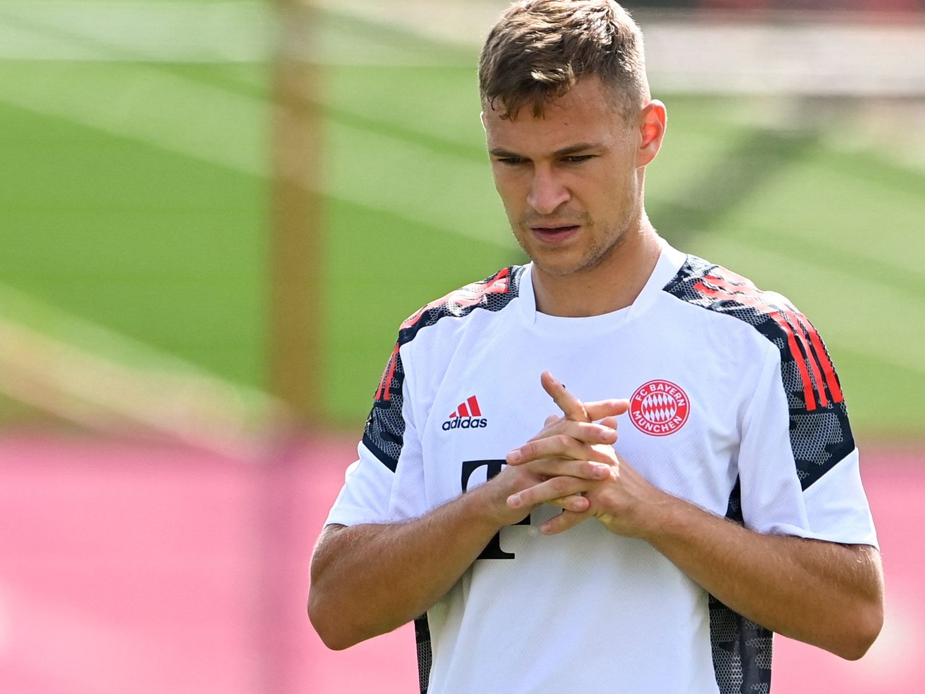 Nach dem Spiel gegen Hoffenheim erklärte Kimmich im Interview, dass er noch nicht geimpft sei. Nach dem Spiel gegen Hoffenheim erklärte Kimmich im Interview, dass er noch nicht geimpft sei.