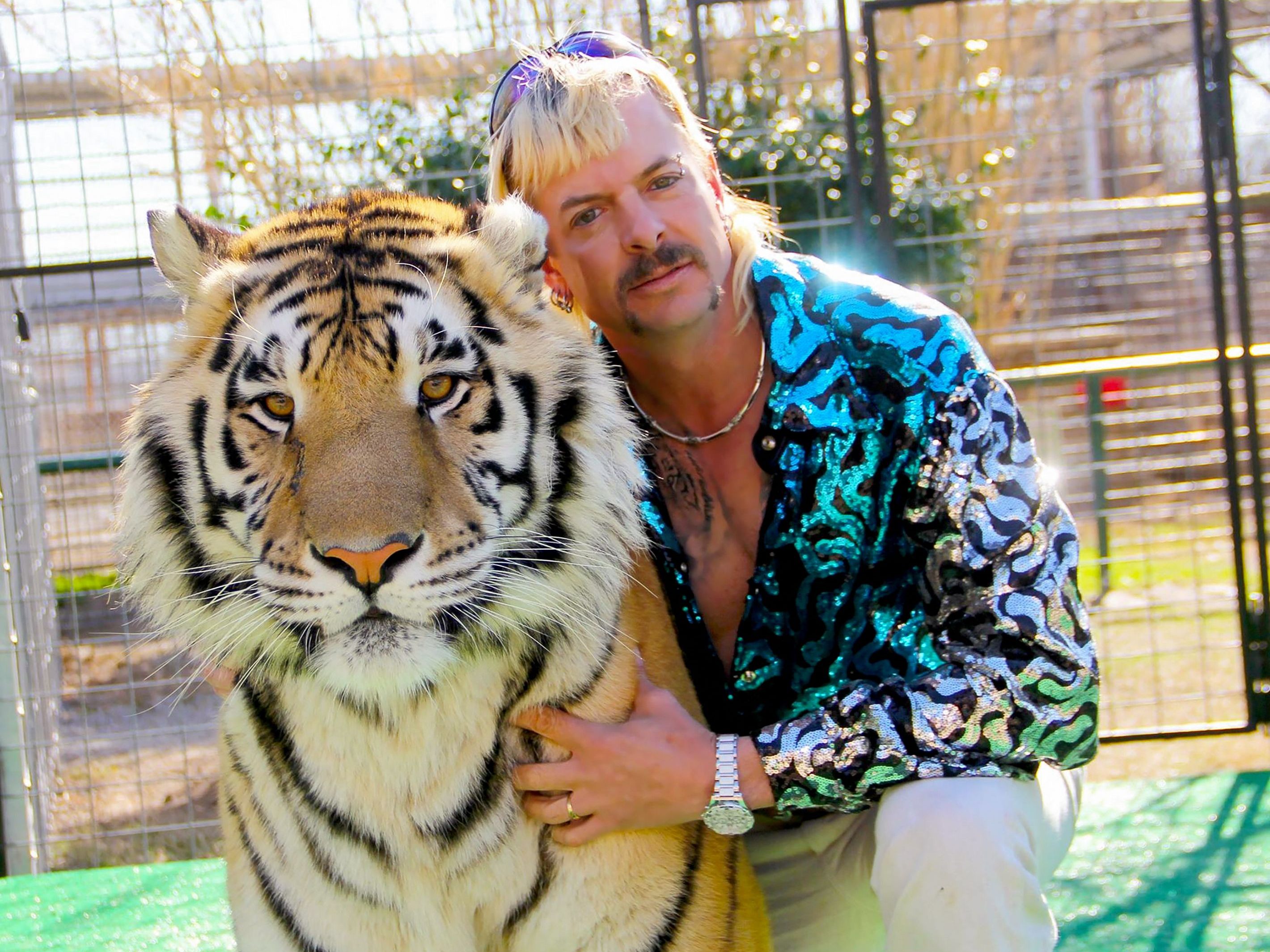 Joe Exotic meldet sich im offiziellen "Tiger King 2"-Trailer aus dem Knast.