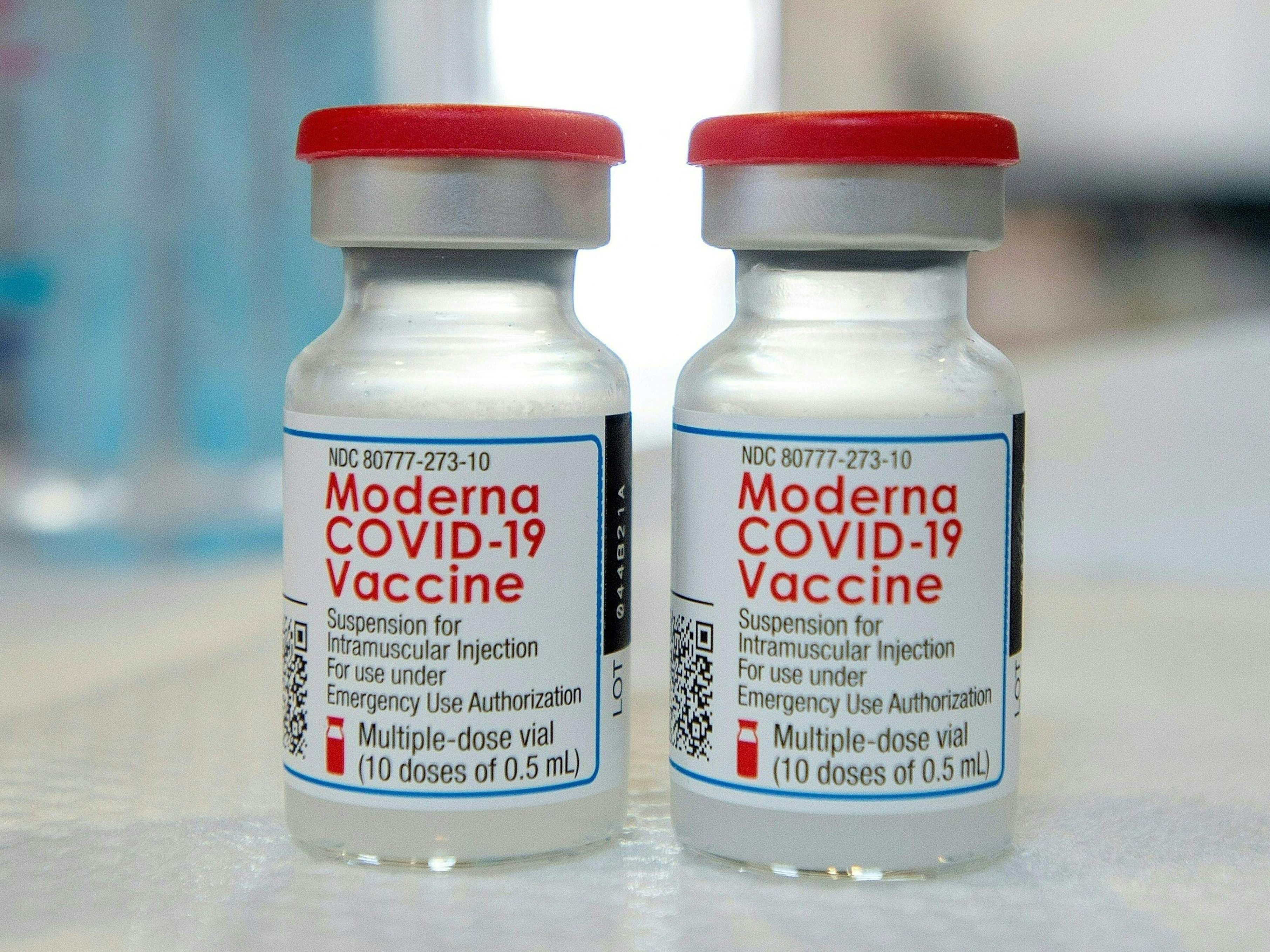 EMA lässt Moderna-Auffrischung für über 18-Jährige zu. EMA lässt Moderna-Auffrischung für über 18-Jährige zu.