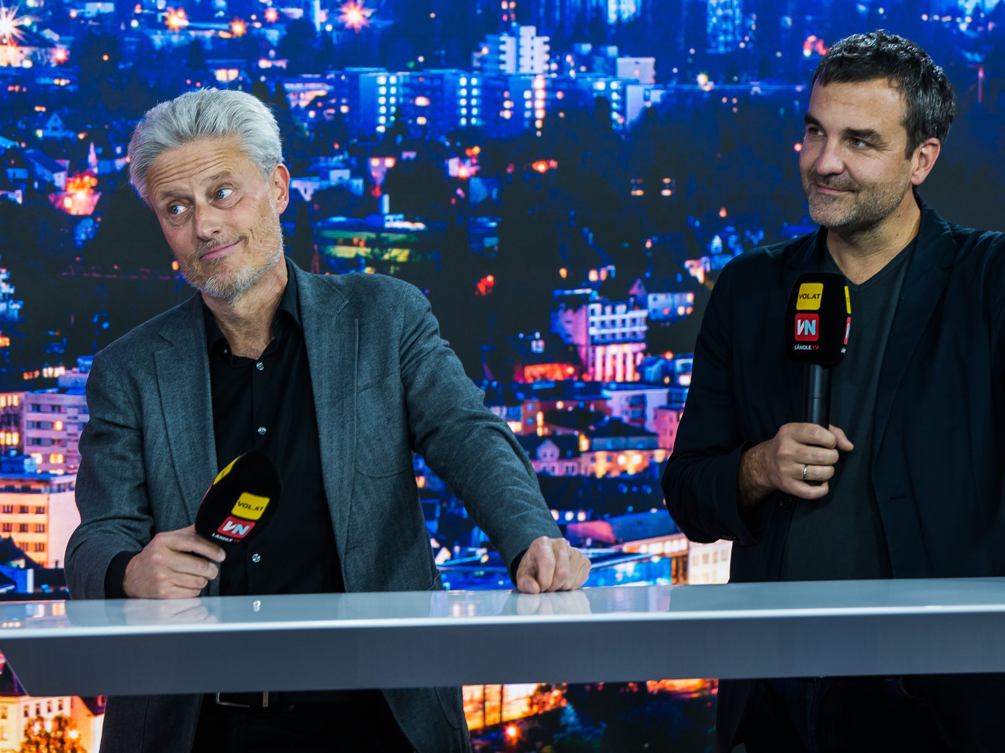 Florian Scheuba und Florian Klenk waren am Freitag bei "Vorarlberg LIVE" zu Gast. Florian Scheuba und Florian Klenk waren am Freitag bei "Vorarlberg LIVE" zu Gast.