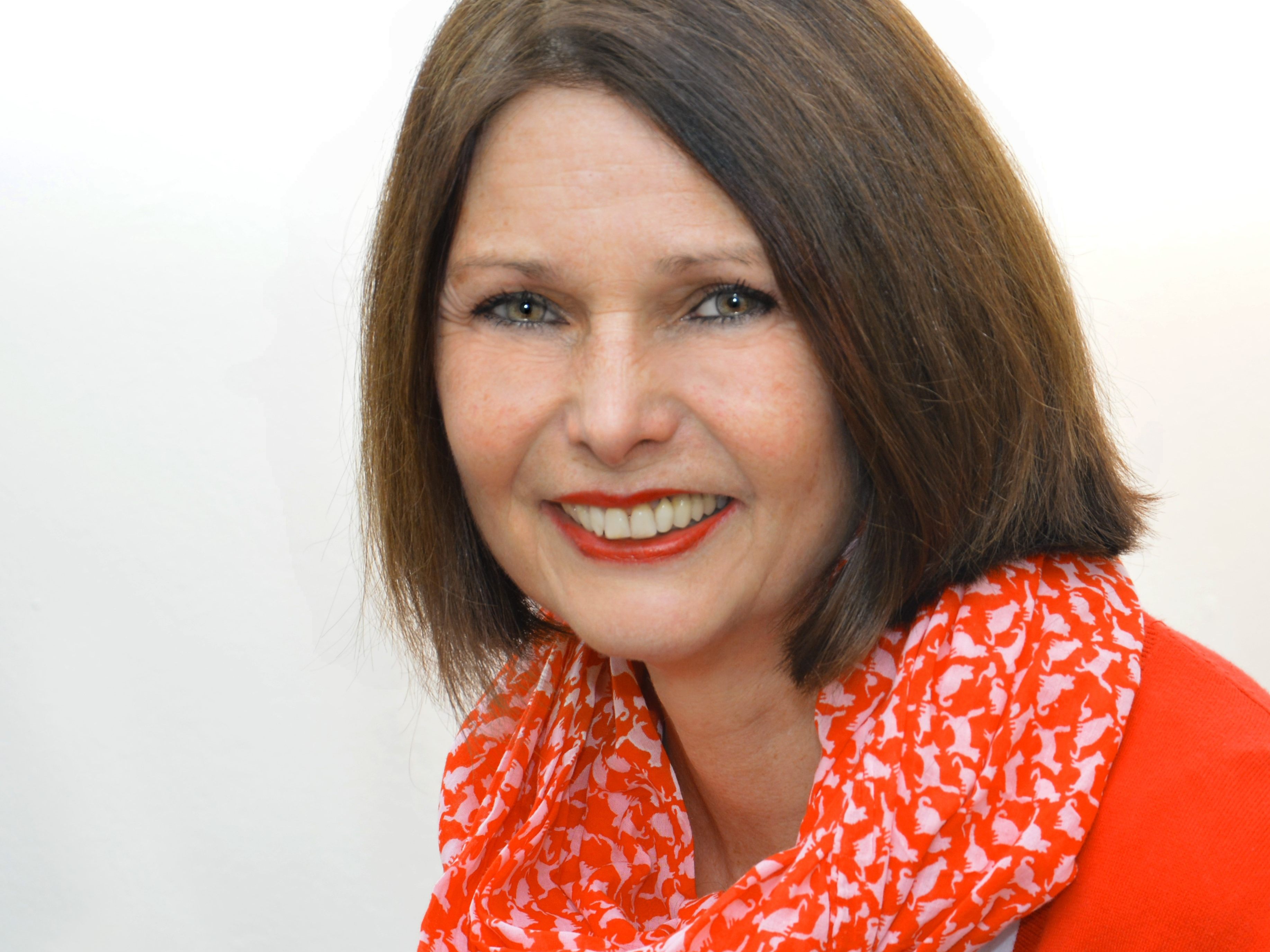 Dr. Charmaine Liebertz ist Expertin für ganzheitliches Lernen mit Herz, Hirn, Hand und Humor.