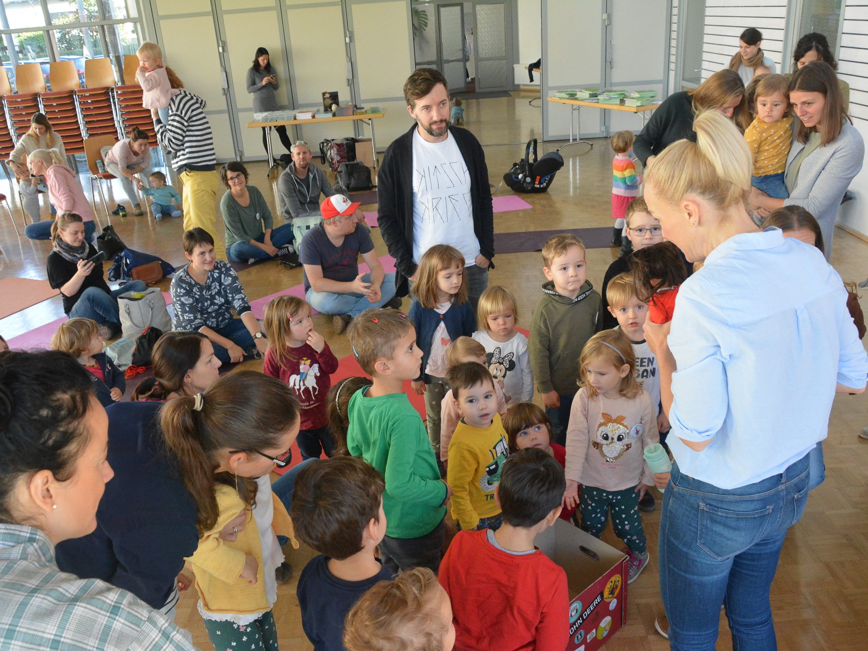Teddy Eddy begeisterte die Kinder der Purzelbaum-Gruppen des Katholischen Bildungswerks.