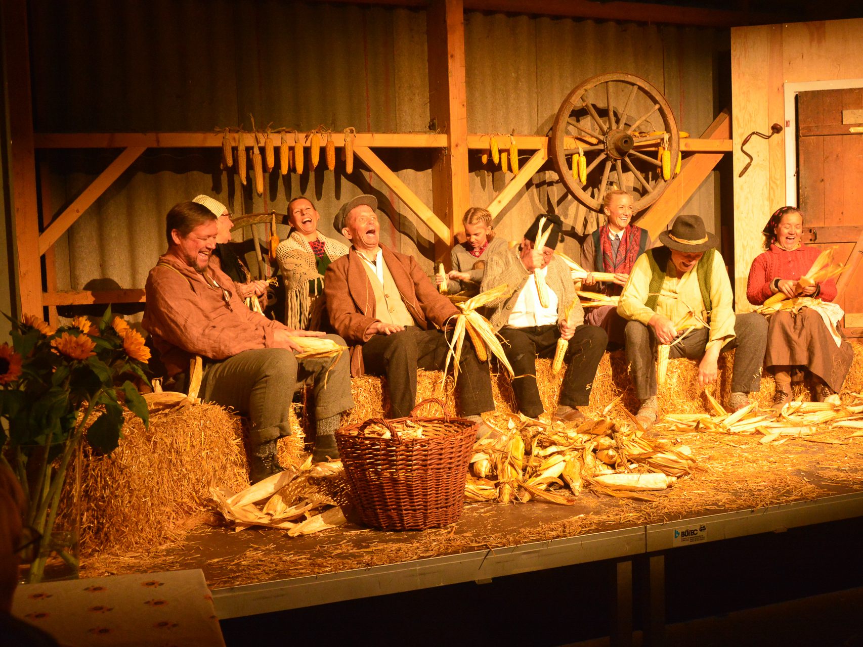 Am Wochenende begeisterten die Schauspieler der "Luschnouar Bühne" die Zuseher vom Theaterstück "d‘Tüorggoschellat". Am Wochenende begeisterten die Schauspieler der "Luschnouar Bühne" die Zuseher vom Theaterstück "d‘Tüorggoschellat".