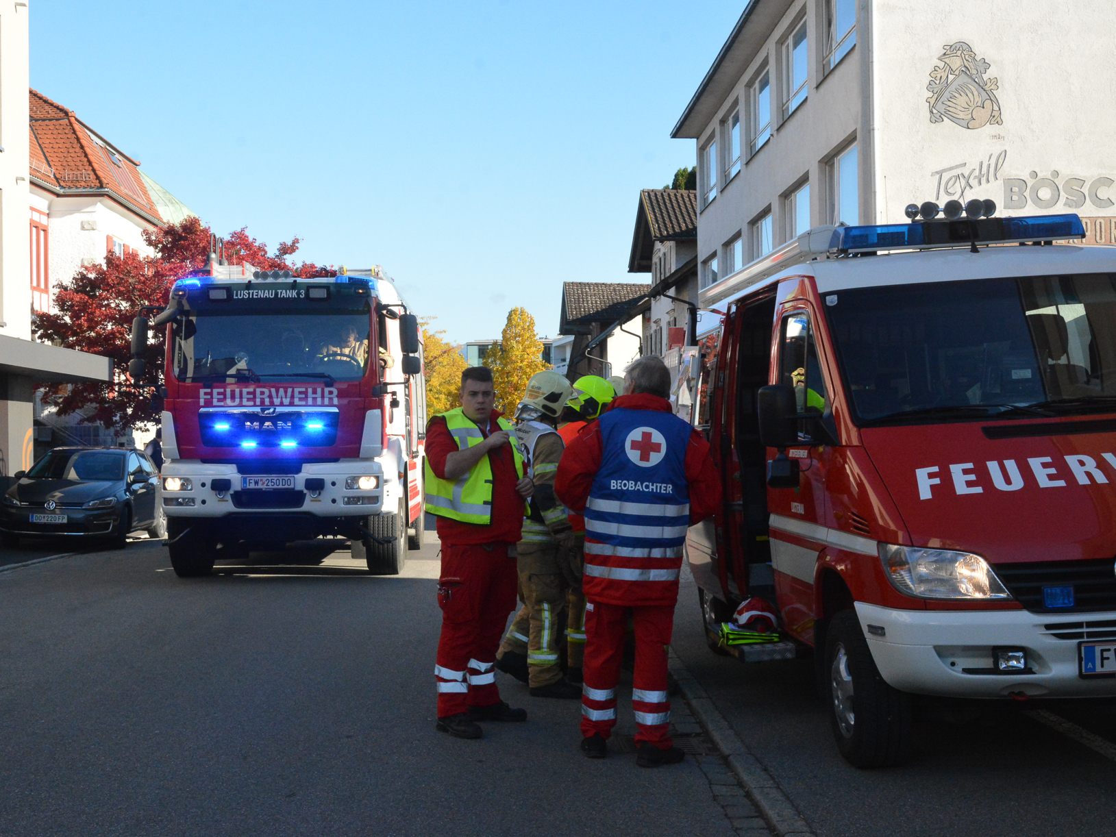 Am Samstag probte die Feuerwehr und das Rote Kreuz für den Ernstfall. Am Samstag probte die Feuerwehr und das Rote Kreuz für den Ernstfall.