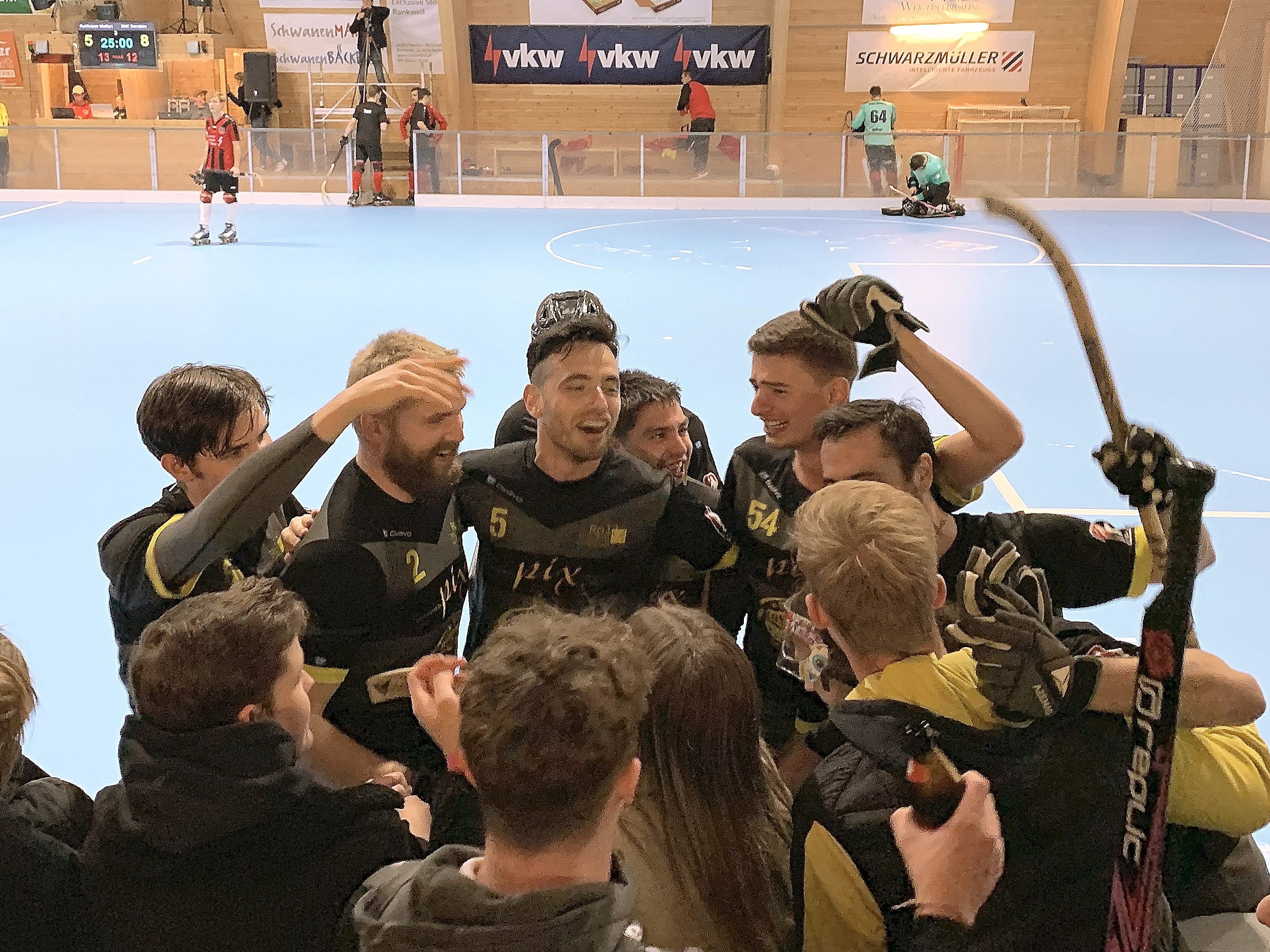 Der Jubel nach dem Derbysieg war bei den Dornbirnern groß. Der Jubel nach dem Derbysieg war bei den Dornbirnern groß.