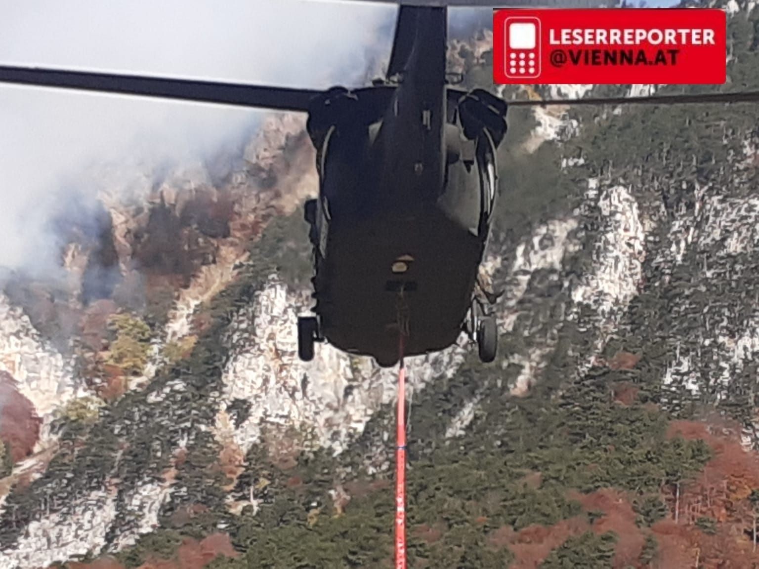 Der Waldbrand im Rax-Gebiet wütet auch am Freitag weiter.