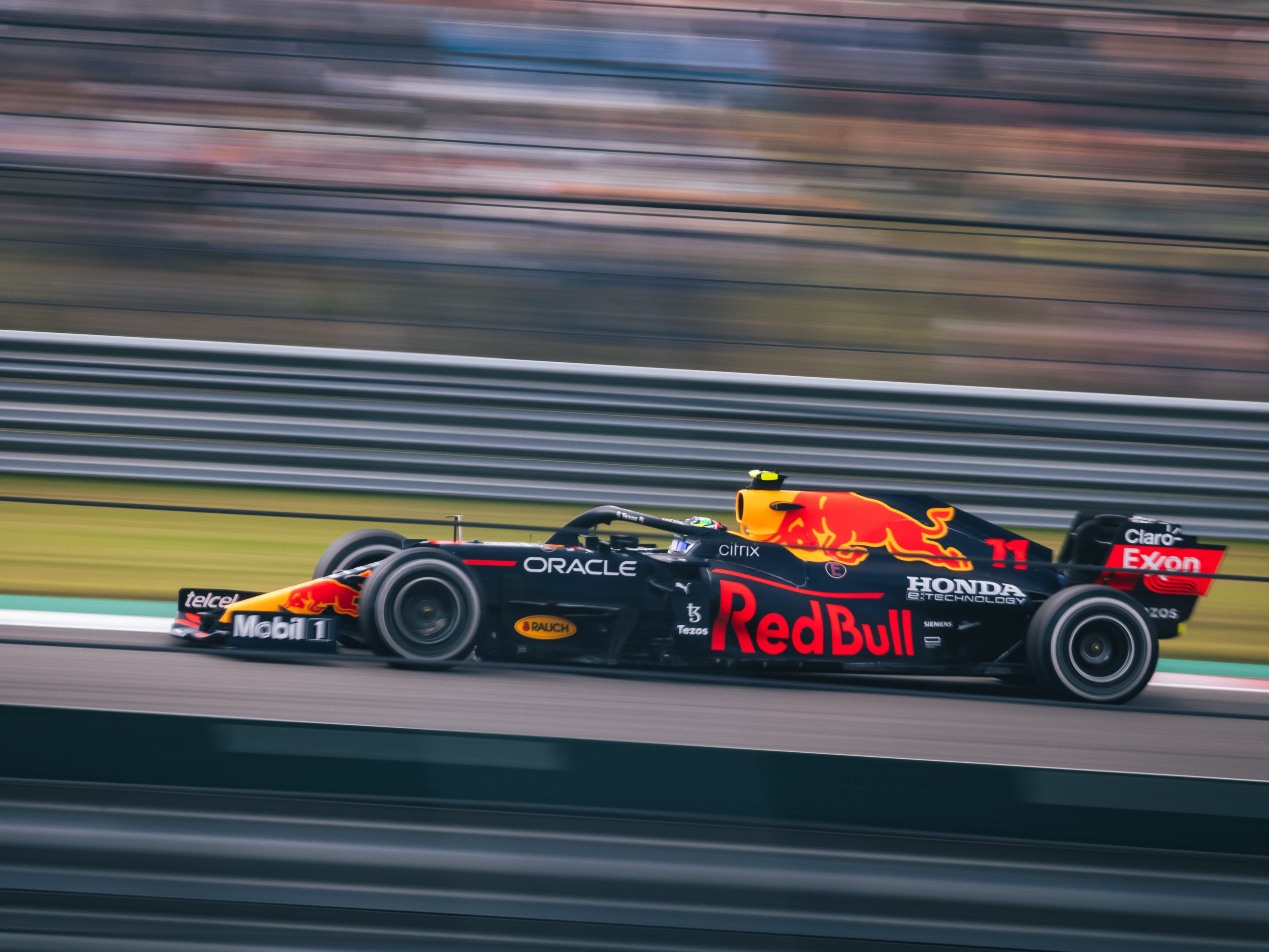Verstappen startet vor Hamilton und Perez. Verstappen startet vor Hamilton und Perez.