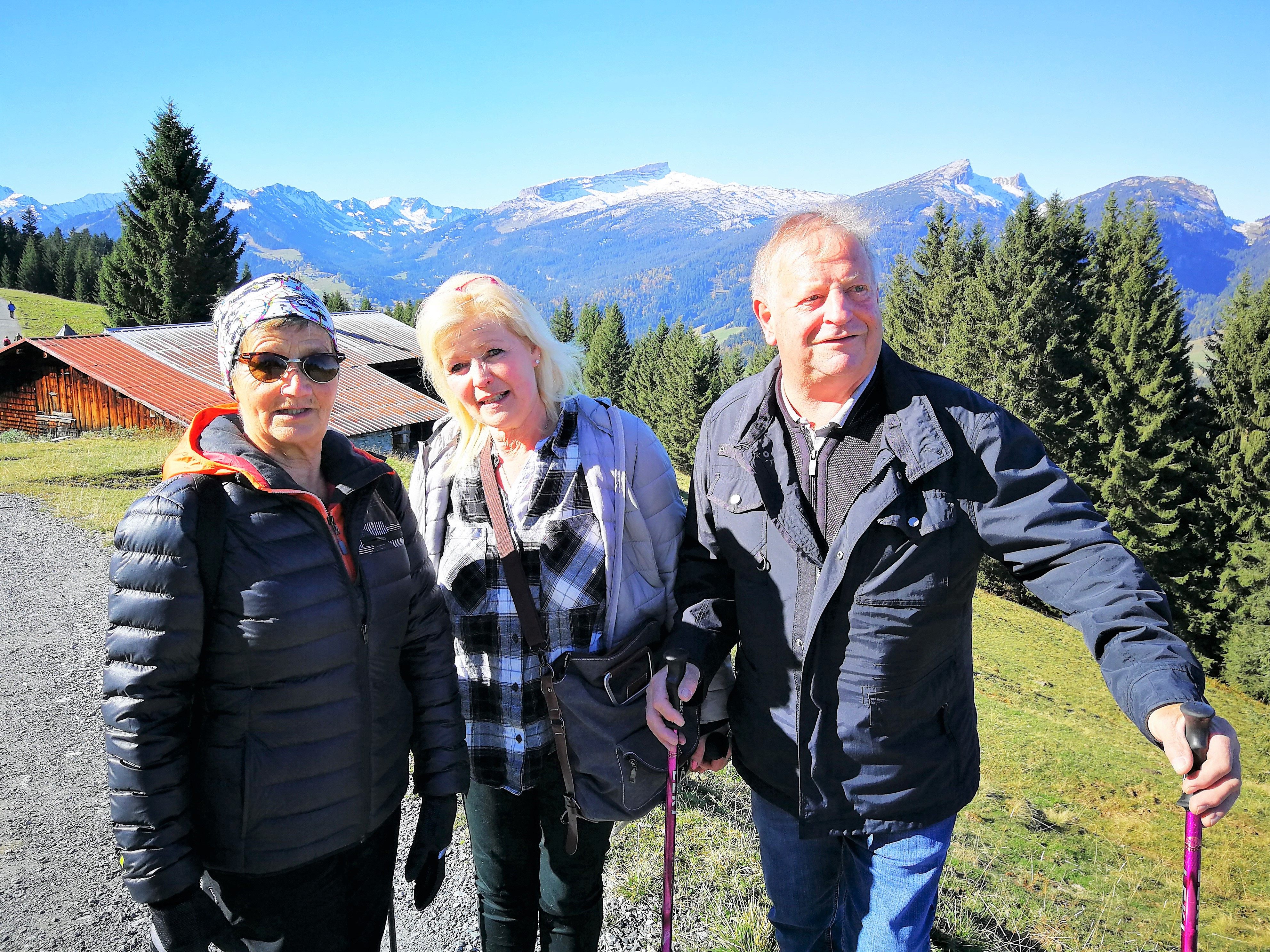 Monika, Ilse und Eugen genossen als „1er-Jahrgänger“ den gemeinsamen Austausch im Kleinwalsertal. Monika, Ilse und Eugen genossen als „1er-Jahrgänger“ den gemeinsamen Austausch im Kleinwalsertal.